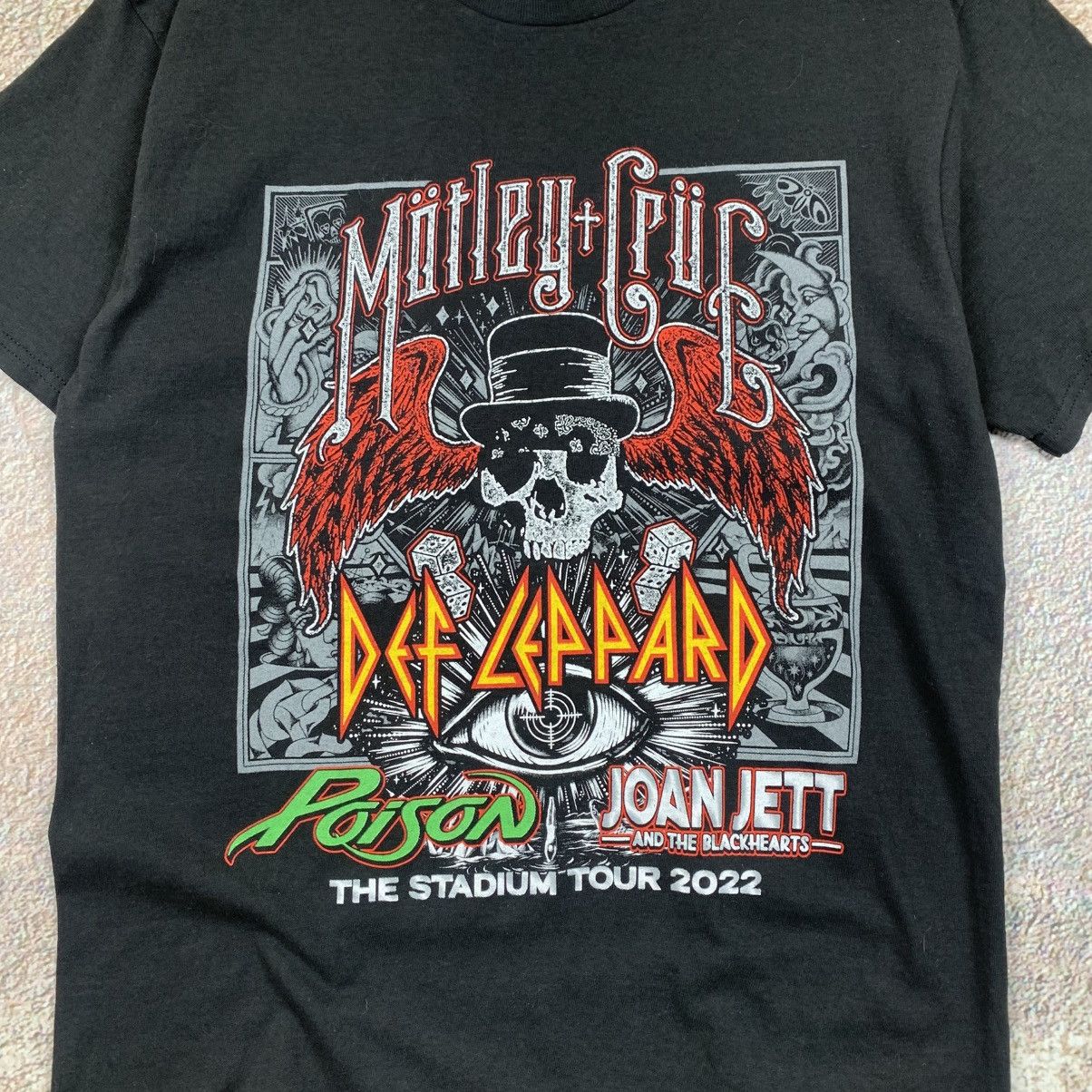 Band Tees Motley Crue Def Leppard Poison y2k Tour T shirt Size US M / EU 48-50 / 2 - 3 Thumbnail