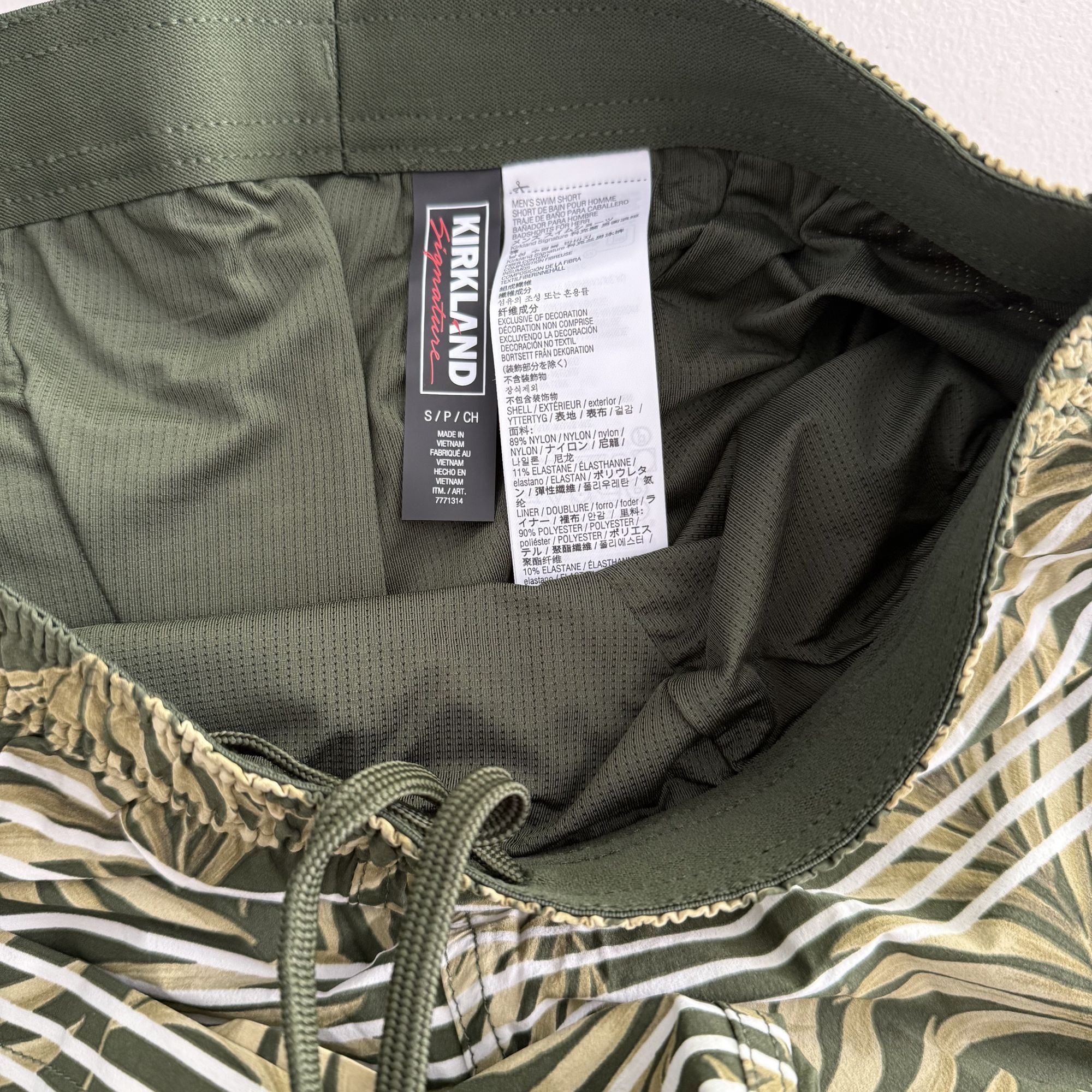 Kirkland Signature Kirkland Signature Men's Swim Shorts Small Size US 26 / EU 42 - 4 Thumbnail