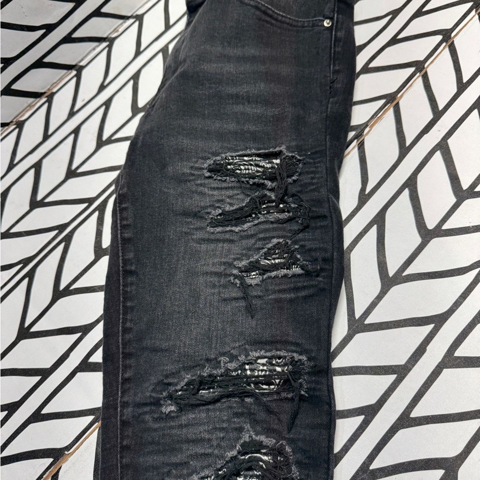 Amiri Women’s Amiri MX1 Bandana Patch Distressed Black Skinny Jean Size 28" / US 6 / IT 42 - 7 Thumbnail