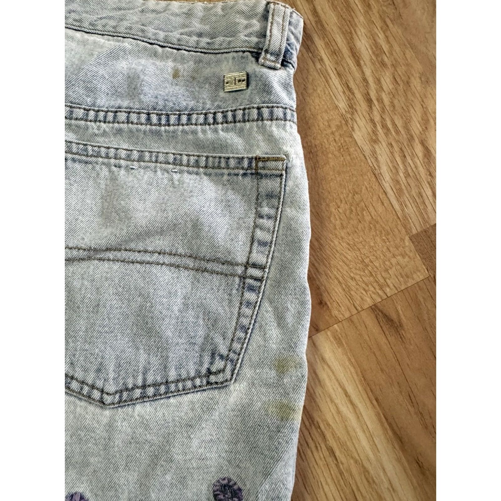 Tommy Hilfiger VINTAGE Tommy Hilfiger Shorts Womens 16 Blue Denim Jean Embroidery See Measurements Size 24" / US 00 / IT 34 - 4 Thumbnail