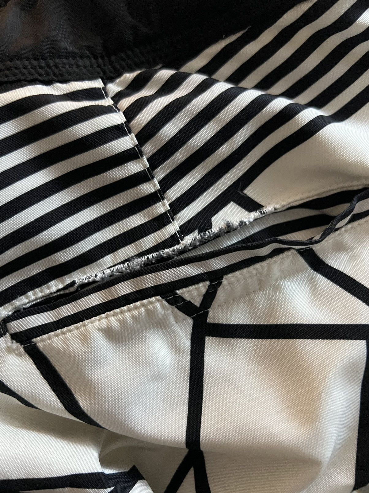 Neil Barrett Neil Barrett Board Shorts Geometrical Pattern Size US 30 / EU 46 - 6 Thumbnail