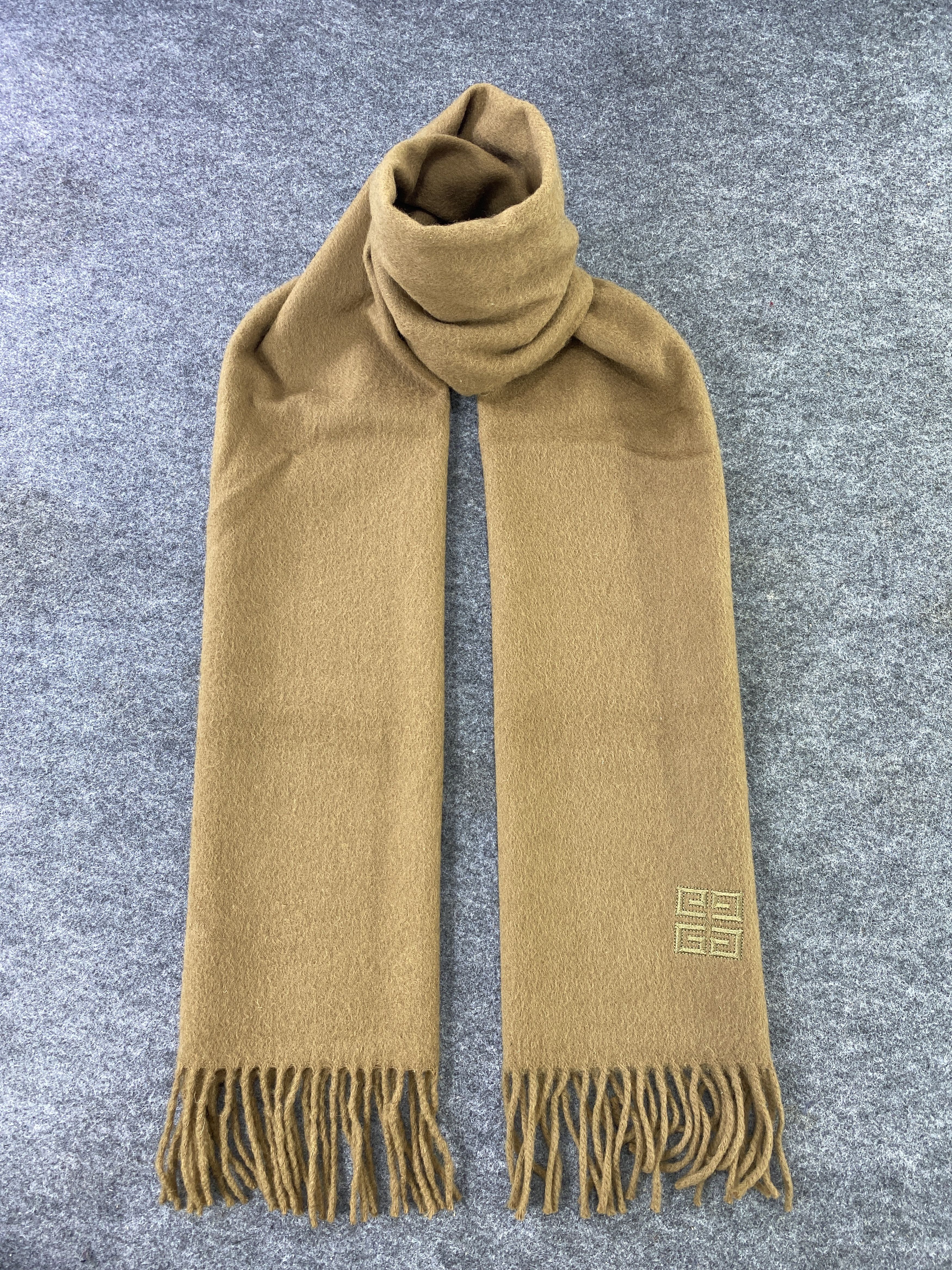 Givenchy Givenchy Scarf / Muffler / Neckwear -T647 Size ONE SIZE - 1 Thumbnail