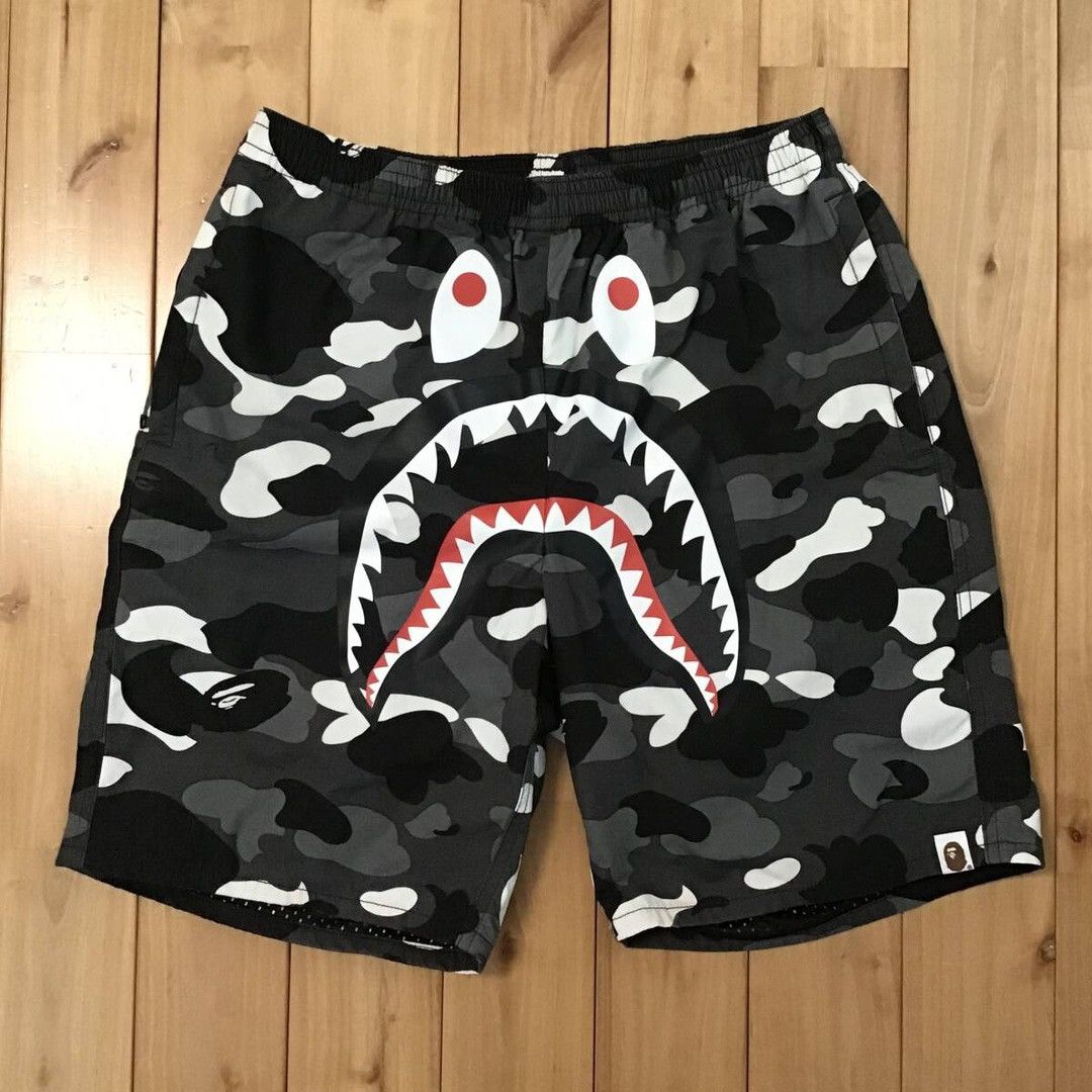Bape 💫Glow in the dark💫 BAPE city camo shark shorts APE ★size M Size US 32 / EU 48 - 2 Thumbnail