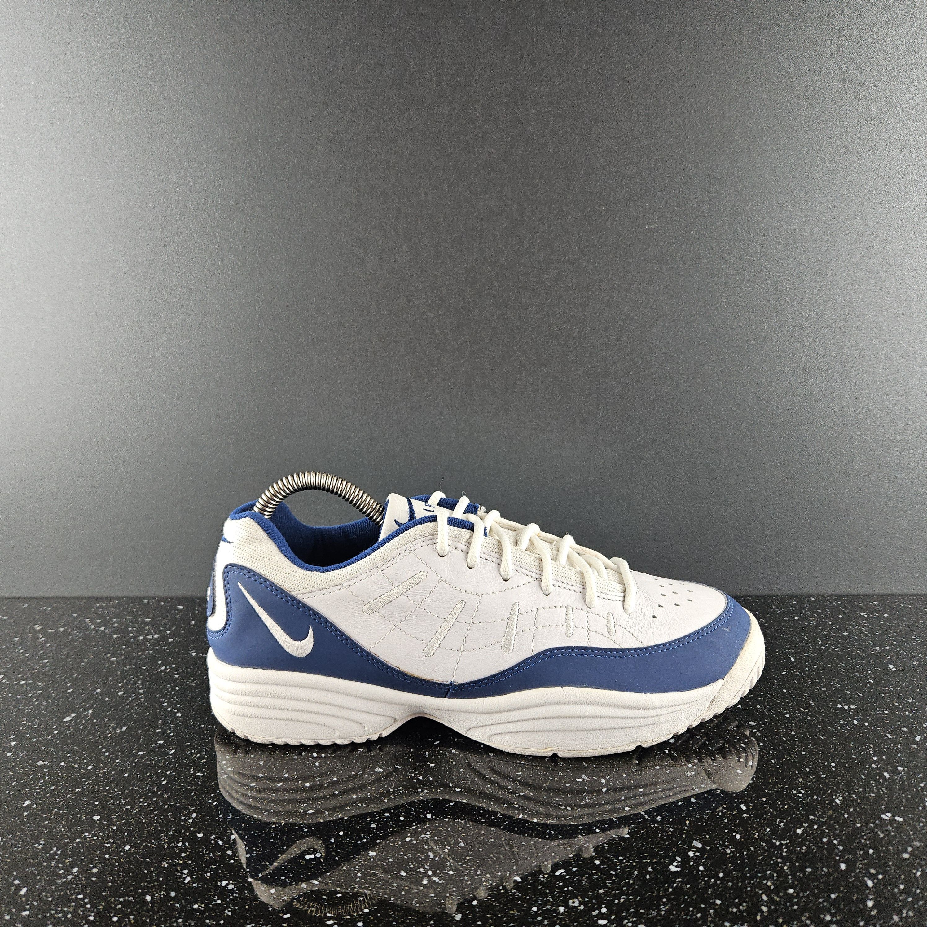 Vintage Nike white trainers wmns