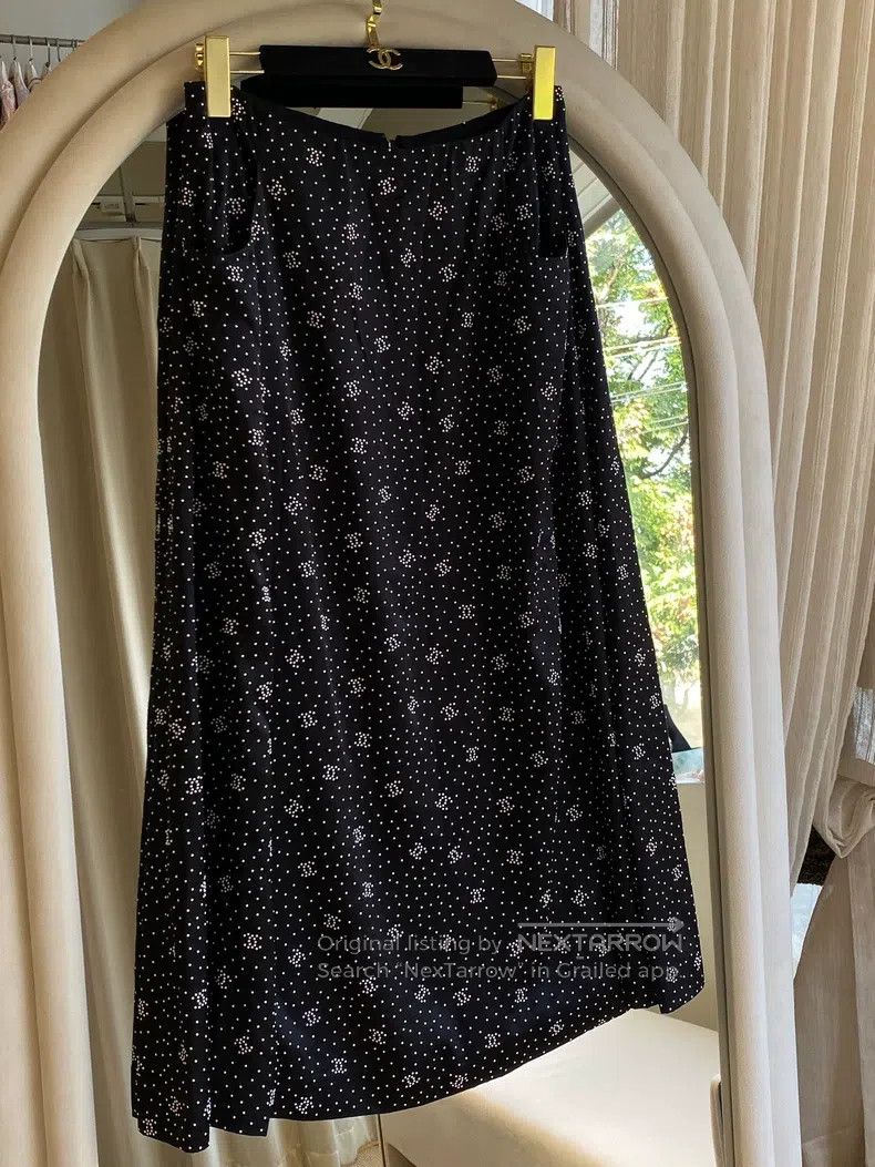 Chanel Chanel 24-year-old black dotted silk skirt Size 25" / US 0 / IT 36 - 1 Thumbnail