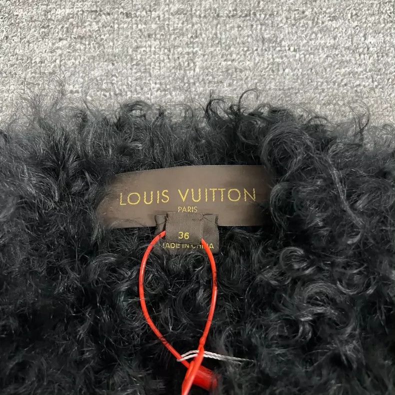 Louis Vuitton Louis Vuitton Fur Cape 2505-Nextarrow Size XS / US 0-2 / IT 36-38 - 4 Thumbnail