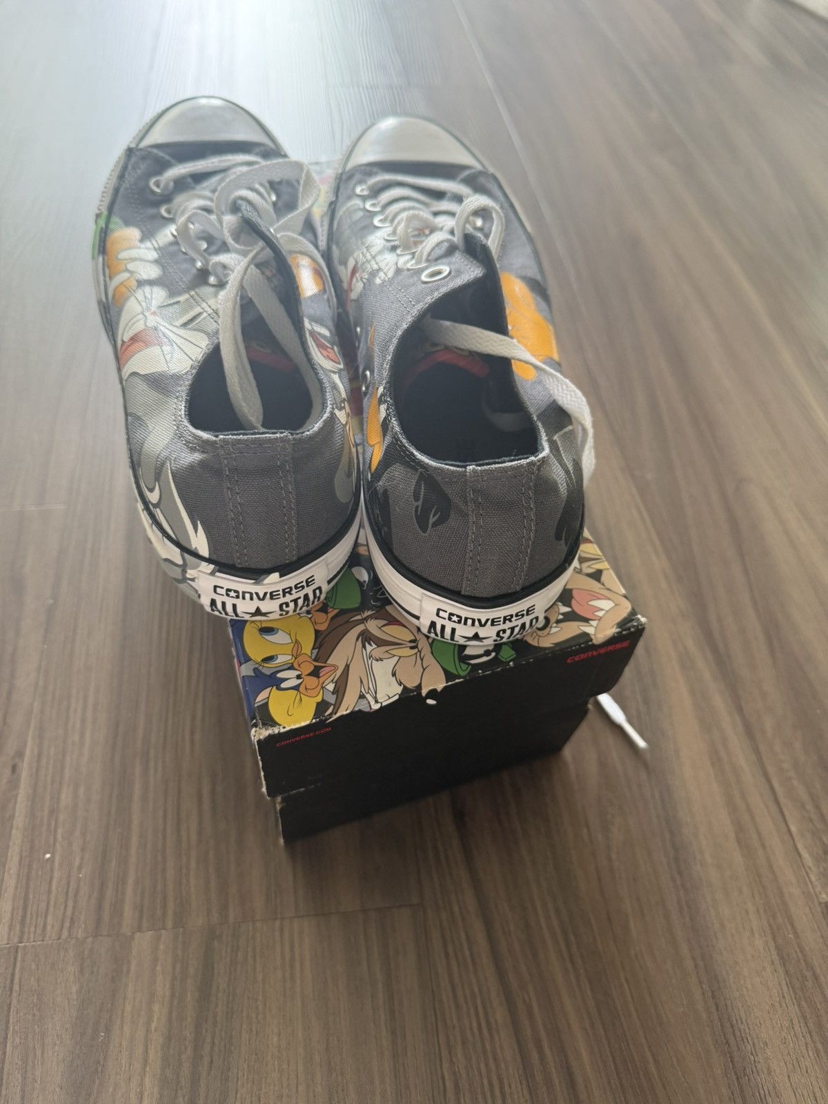 Converse Converse x Looney Tunes Chuck Taylor All Star Low Men’s 11 Size US 11 / EU 44 - 3 Thumbnail