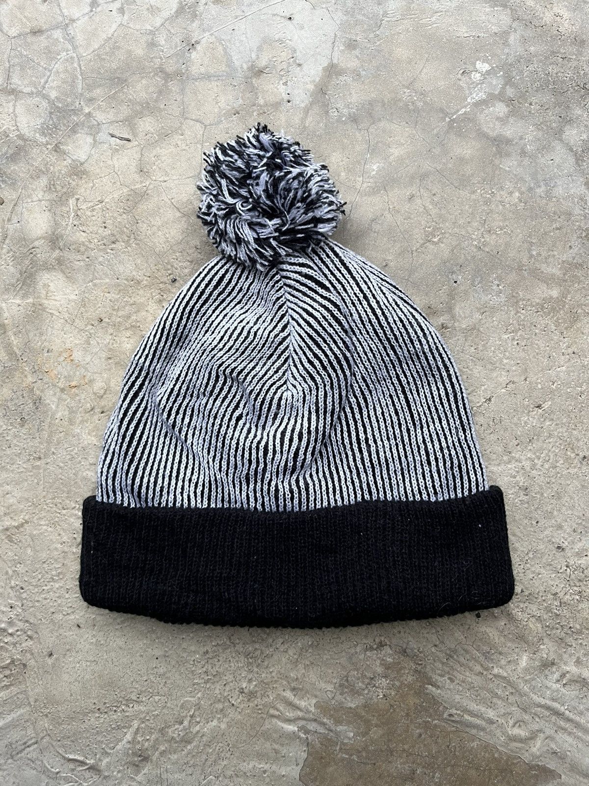 Nike Vintage Nike Logo Beanie / Snowcap Size ONE SIZE - 3 Thumbnail