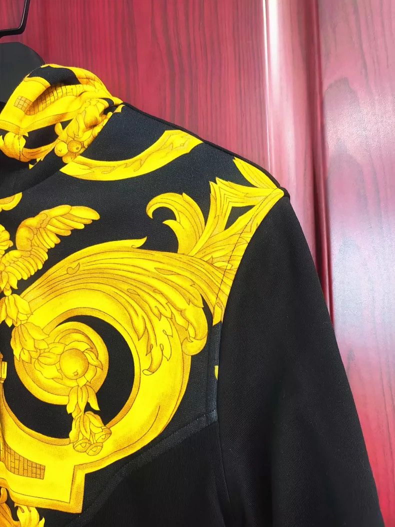 Versace Versace Black gold baroque print sweatshirt jacket Size US L / EU 52-54 / 3 - 3 Thumbnail