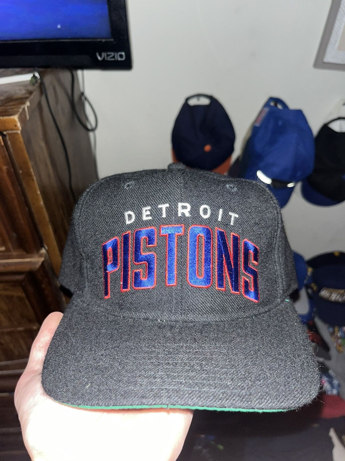 Vintage Vintage Detroit Pistons Arch SnapBack Size ONE SIZE - 1 Thumbnail