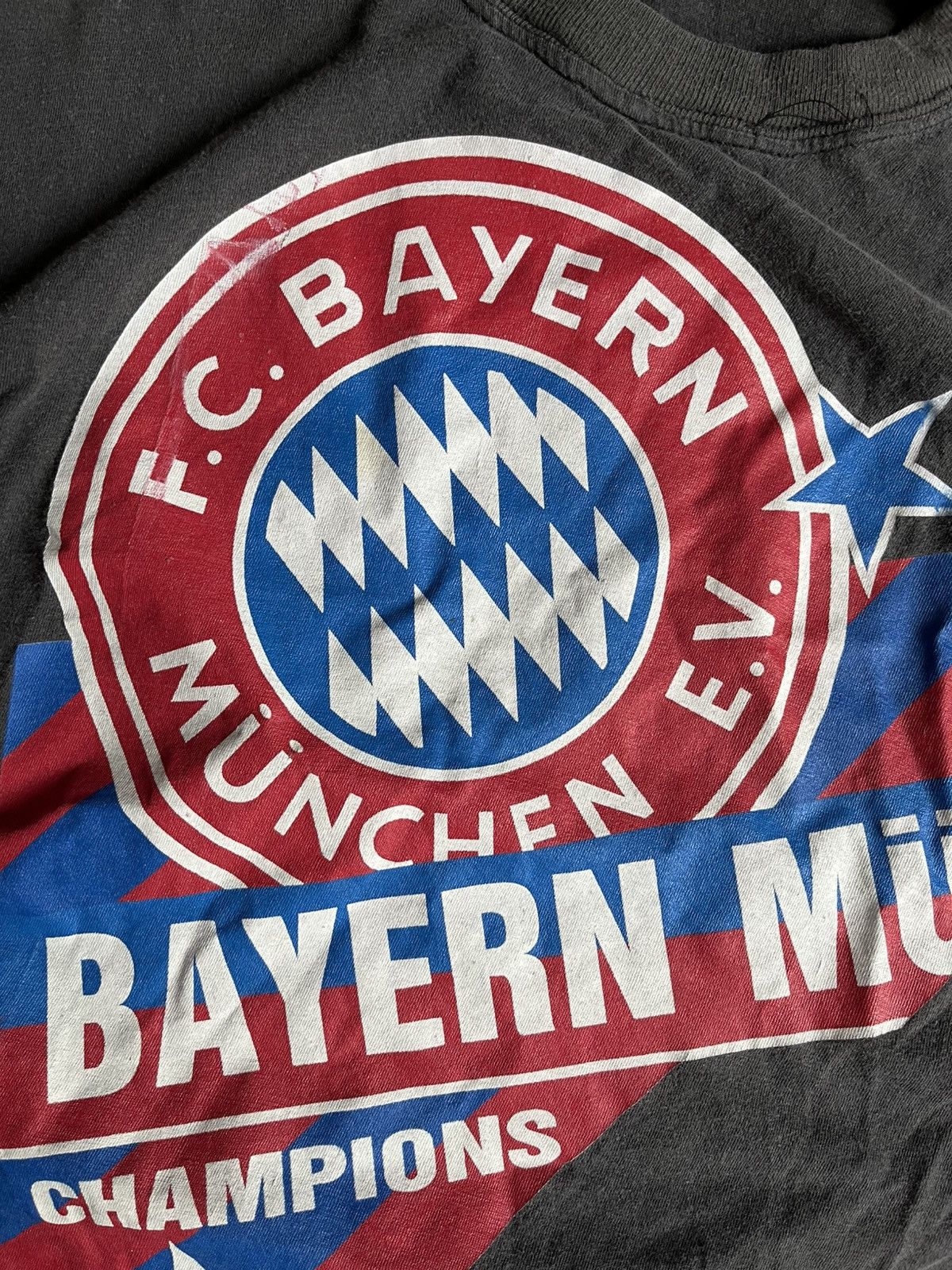 Vintage Vintage Bayern Munich Champions Graphic Football Faded Tee Size US S / EU 44-46 / 1 - 5 Thumbnail