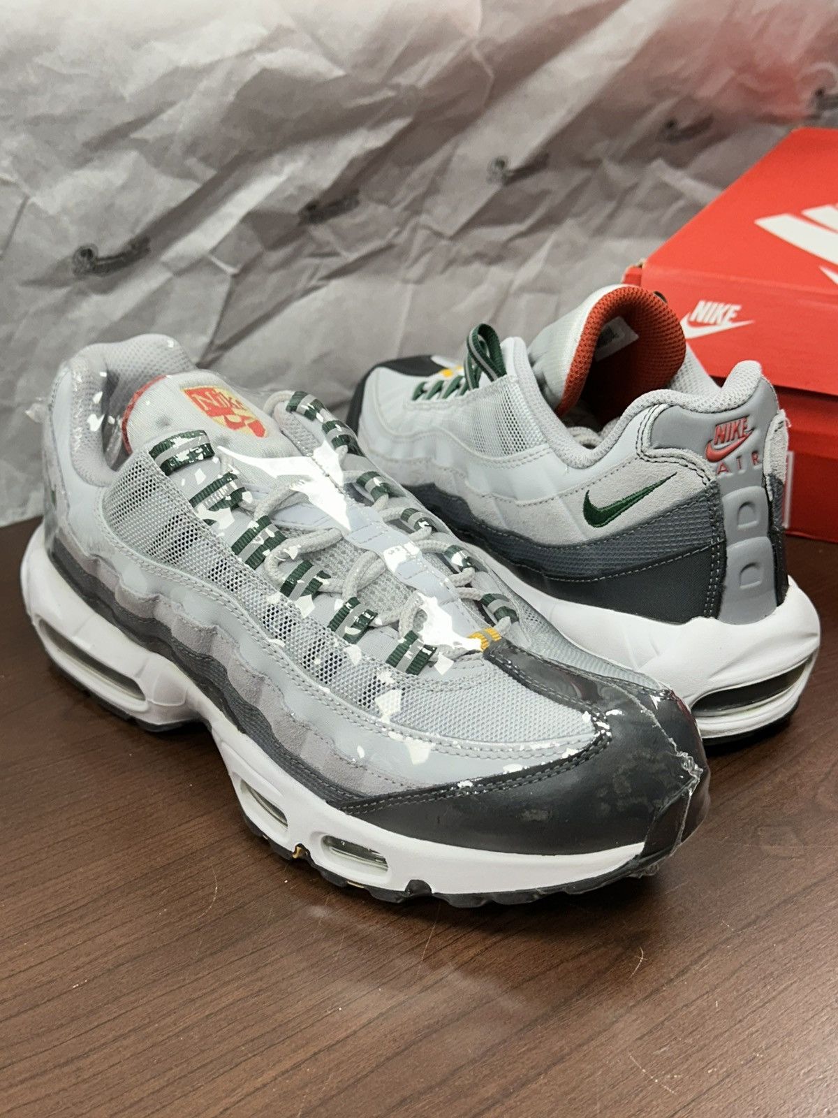 Nike Size 9 - Nike Air Max 95 Pure Platinum Gorge Green Size US 9 / EU 42 - 1 Thumbnail