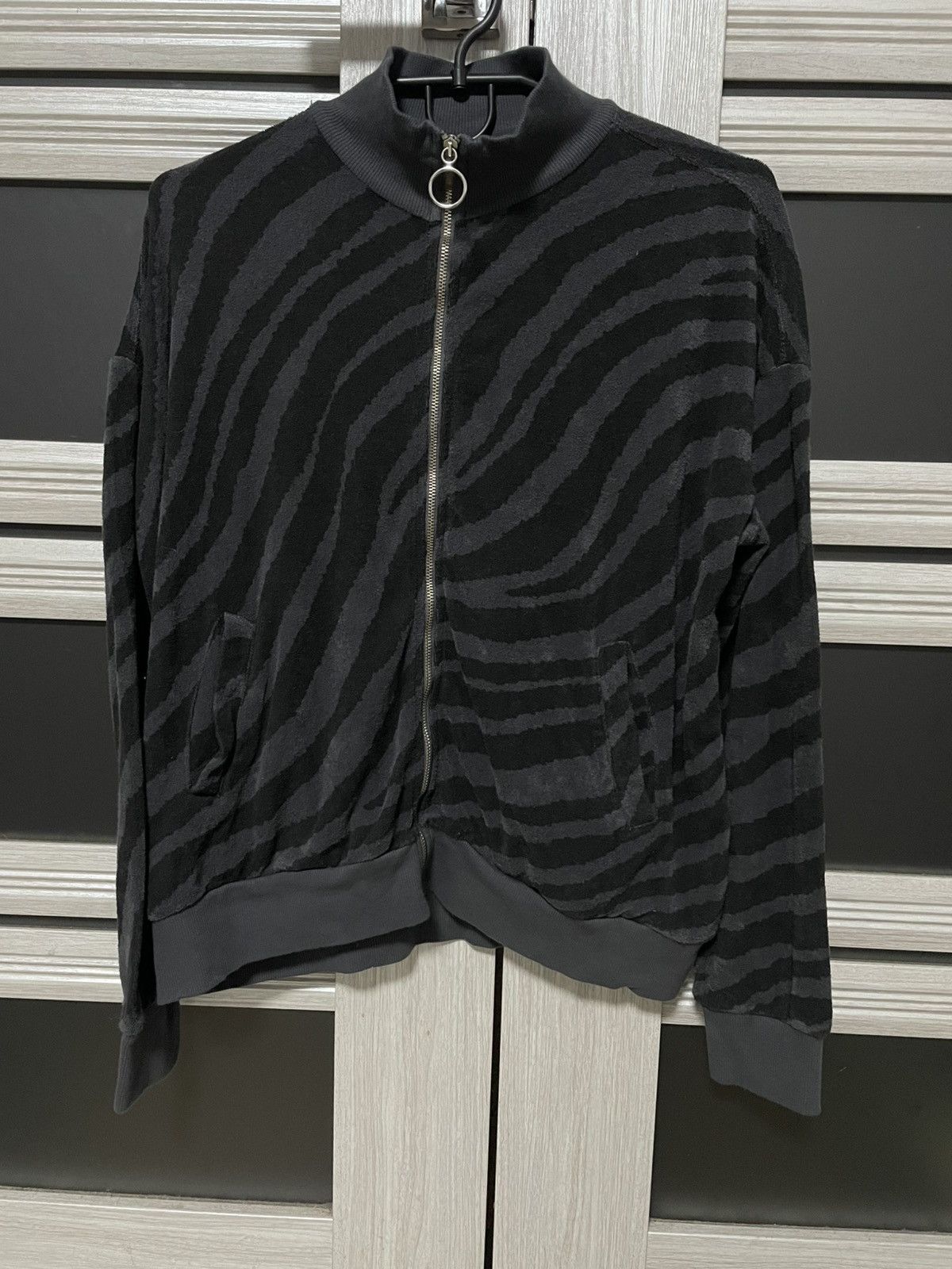 Japanese Brand Jumper 1234 Zip Up Sweatshirt Zebra Print Desing Rare Size 3 Size US S / EU 44-46 / 1 - 1 Thumbnail