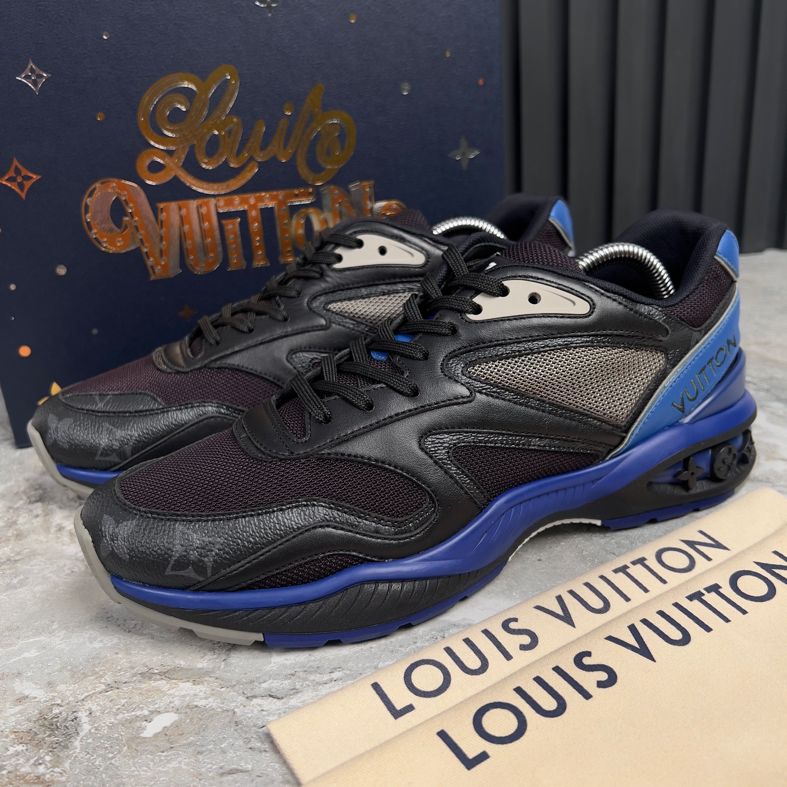 Louis Vuitton Louis Vuitton LV Trail line Sneakers Monogram 