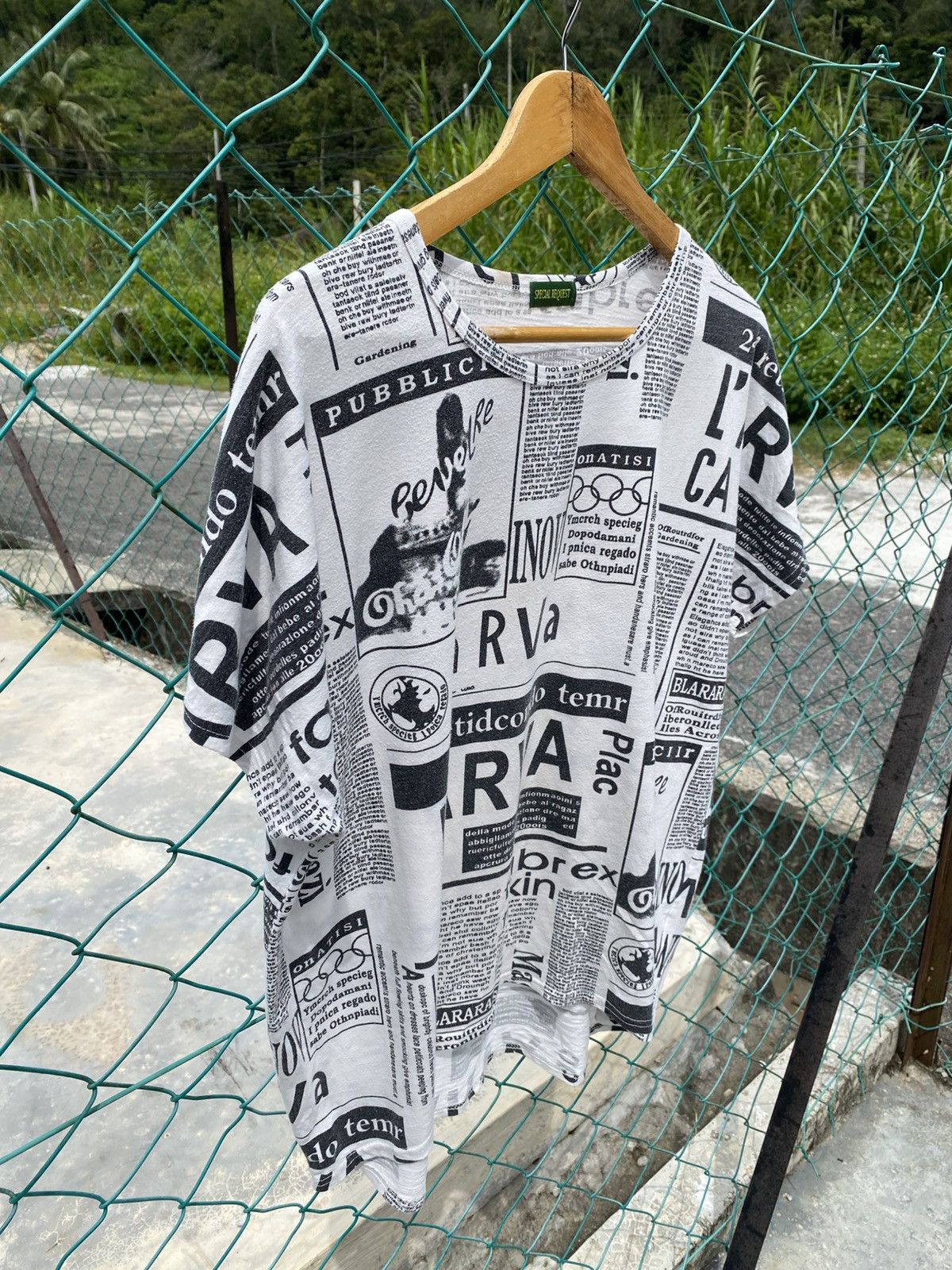 Japanese Brand Special request news paper fullprinted boxy tee Size L / US 10 / IT 46 - 3 Thumbnail