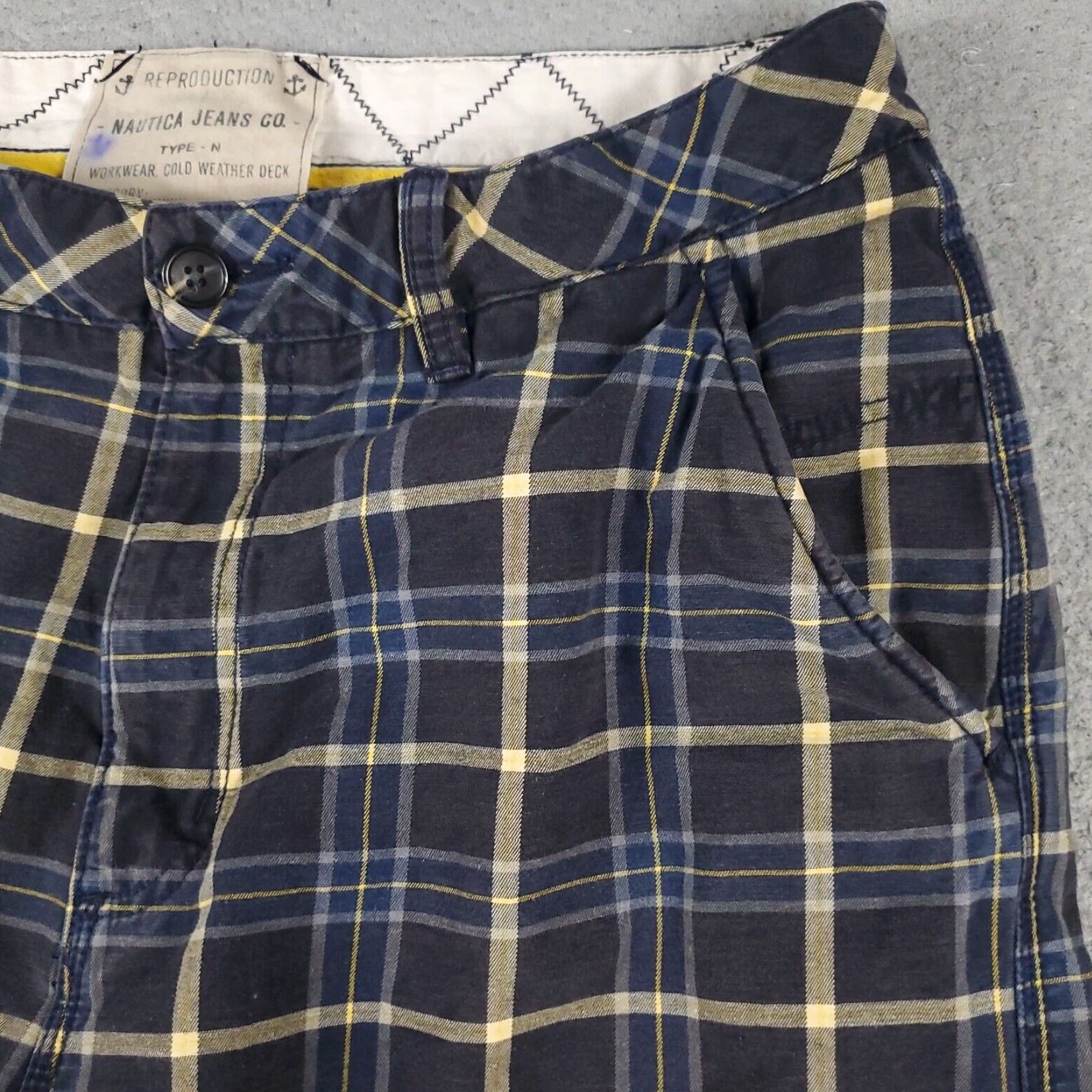 Nautica VINTAGE Nautica Men's Chino Shorts Casual Flat Front Blue Plaid Size 35 Size US 35 - 3 Thumbnail