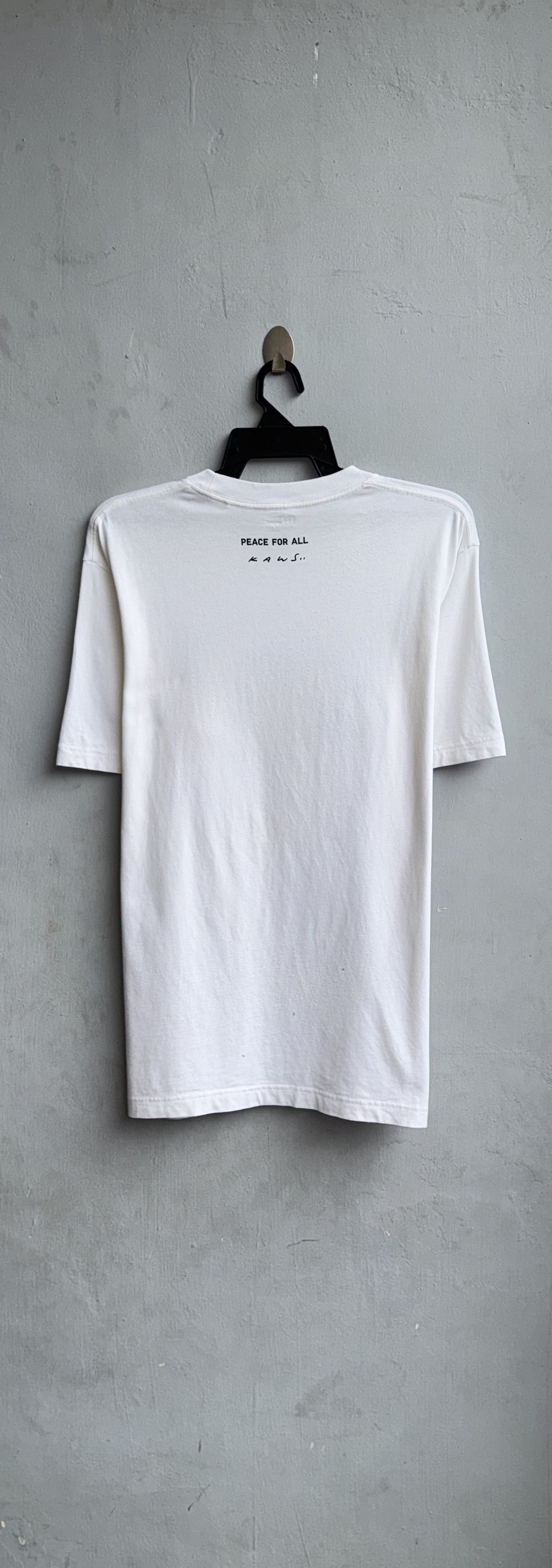 Kaws × Uniqlo Kaws Peace For All Graphic Uniqlo Shirt Size US XL / EU 56 / 4 - 4 Thumbnail