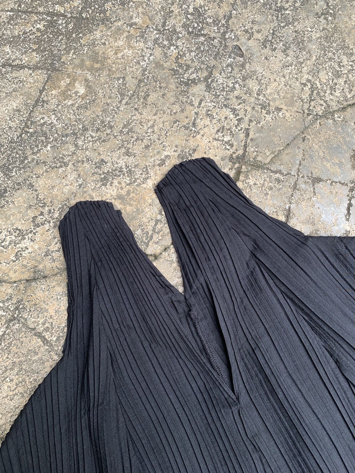 Japanese Brand Pleatsme Korea Black Shortsleeve Iconic Pleats Midi Dress Size ONE SIZE - 7 Thumbnail