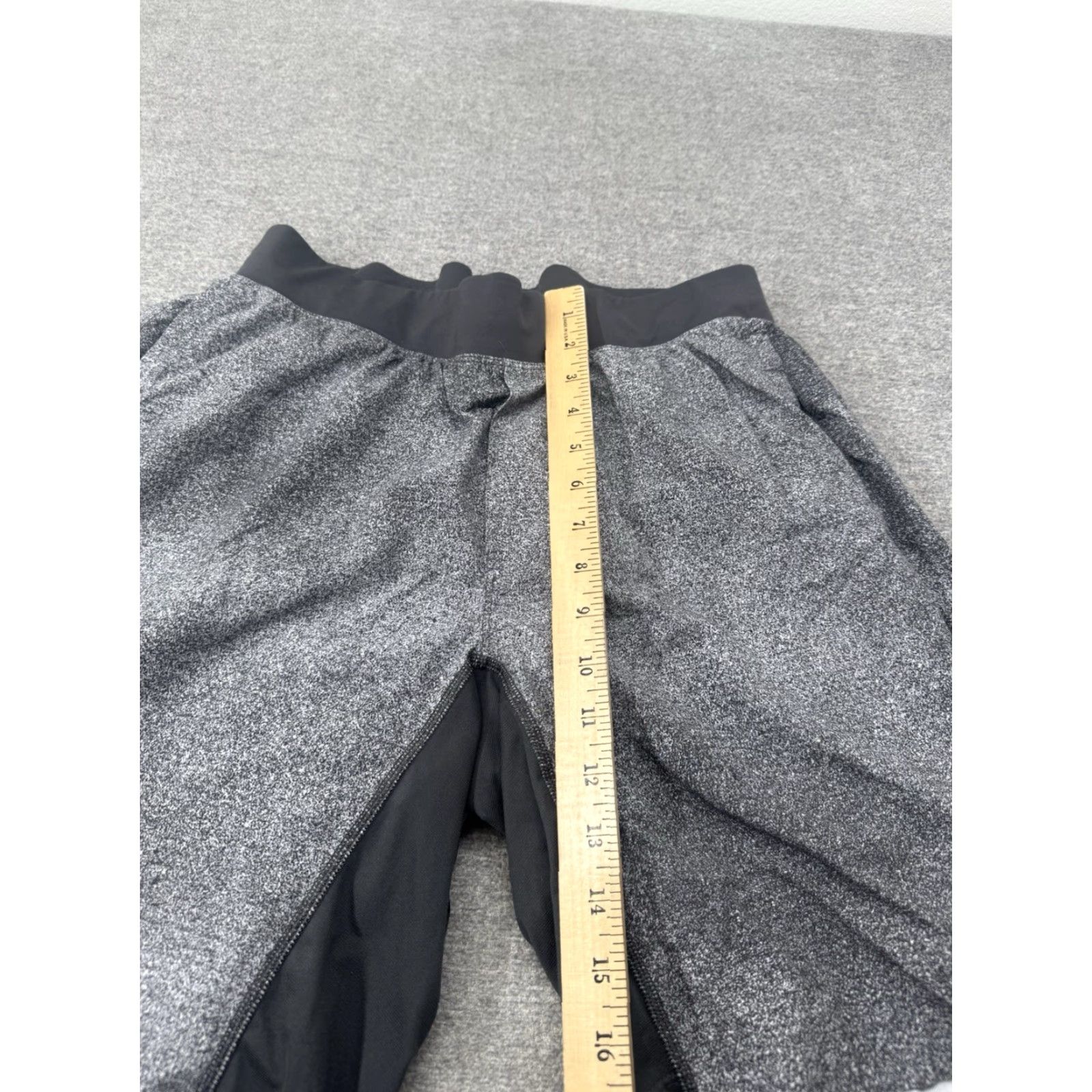 Lululemon Lululemon T.H.E. Short Men’s L 8” Gray Black Athletic Gym Shorts | Cross Training | Running & Jogging | Regular Size Size US 33 - 3 Thumbnail