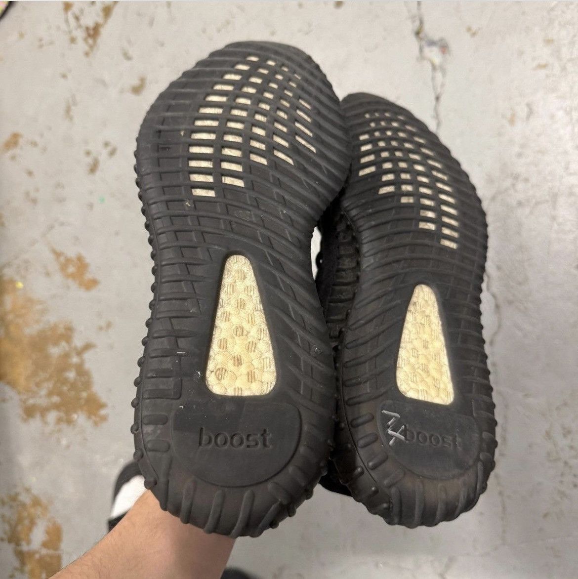 Yeezy Adidas Yeezy Boost 350 V2 Onyx / HQ4540 Black Sneakers Size US 9.5 / EU 42-43 - 4 Thumbnail