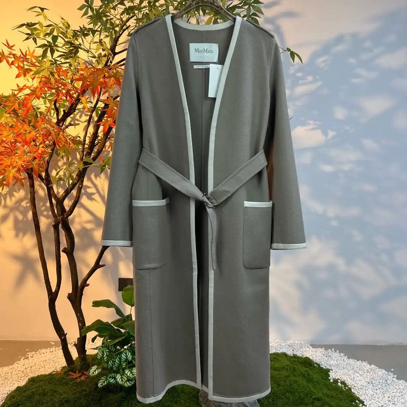 Max Mara MaxMara Women's Light Gray Wool Coat 0089 Size M / US 6-8 / IT 42-44 - 1 Thumbnail