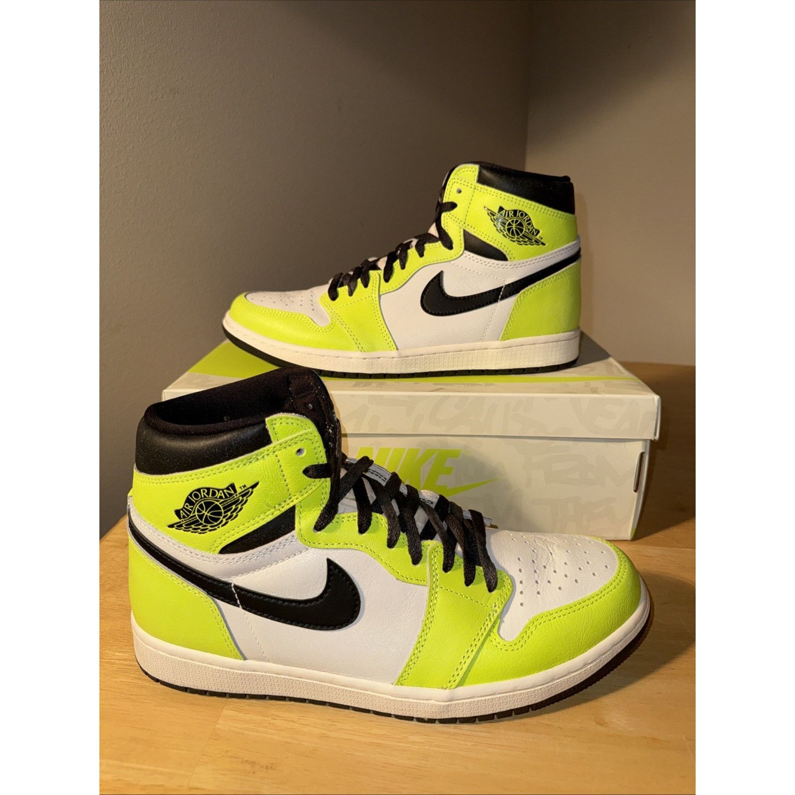 Nike Jordan 1 Retro High OG Visionaire - Size 10.5 OG Box Extra Size US 10.5 / EU 43-44 - 3 Thumbnail