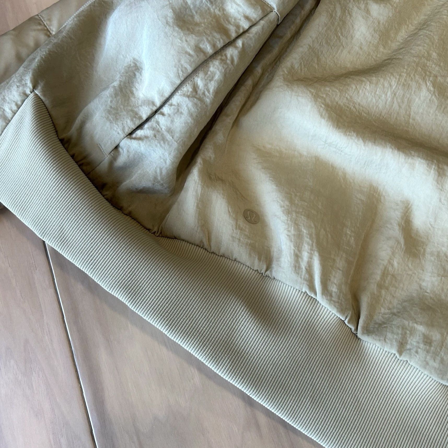 Lululemon VINTAGE Lululemon Non-Stop Bomber Jacket Reversible Quilted Women’s 4 Gold Short Jacket Womens Size S / US 4 / IT 40 - 5 Thumbnail