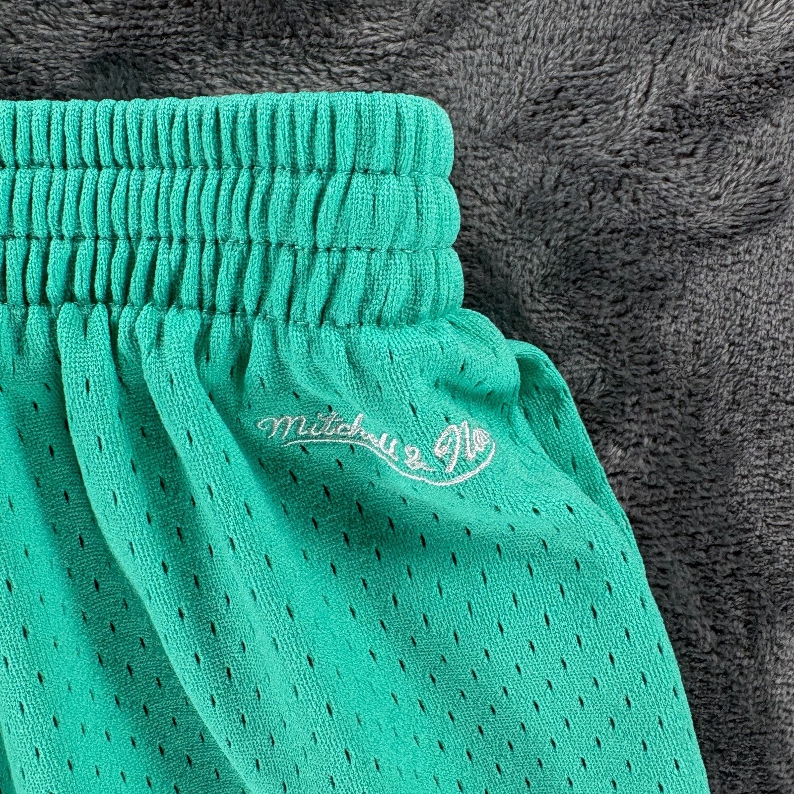 Mitchell & Ness Mitchell & Ness Vancouver Grizzlies Shorts Women S Vintage N Size 26" / US 2 / IT 38 - 12 Thumbnail