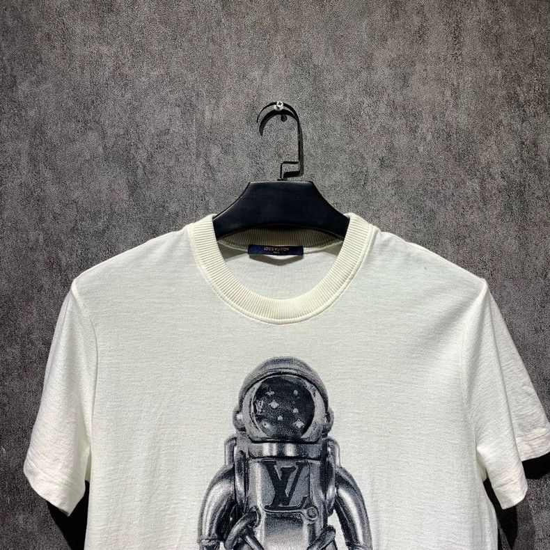 Louis Vuitton Louis Vuitton Alien White Short Sleeve 2501-Nextarrow Size US S / EU 44-46 / 1 - 7 Thumbnail