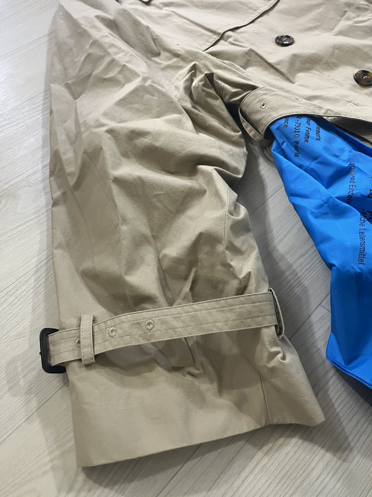 Vetements S Vetements back logo Tape logo oversized trench coat Size US S / EU 44-46 / 1 - 3 Thumbnail
