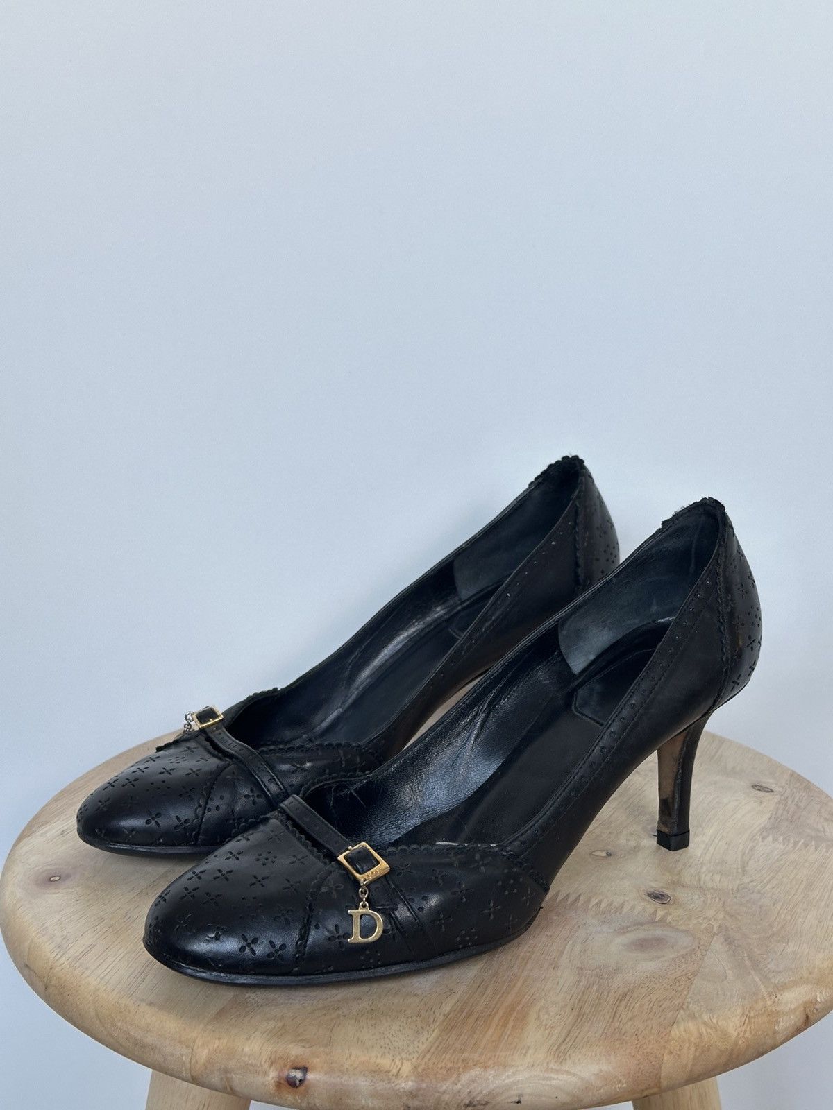 Dior Christian Dior Black Leather Heeled Pumps with Logo Charm Size US 7.5 / IT 37.5 - 1 Thumbnail