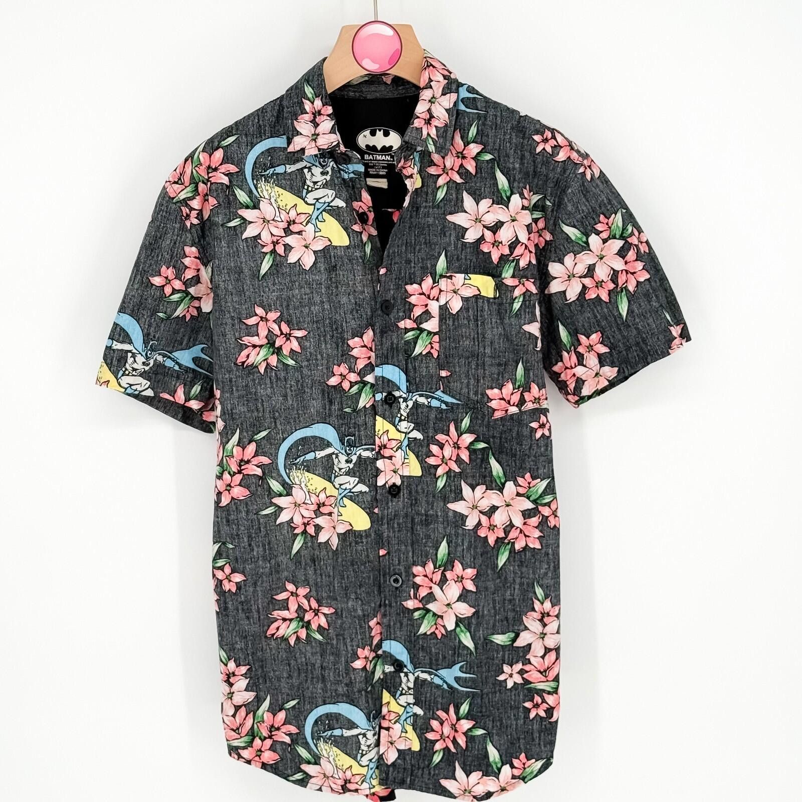 DC Comics Batman Hawaiian Floral Surf Reverse Print Button Mens S Size US S / EU 44-46 / 1 - 1 Thumbnail
