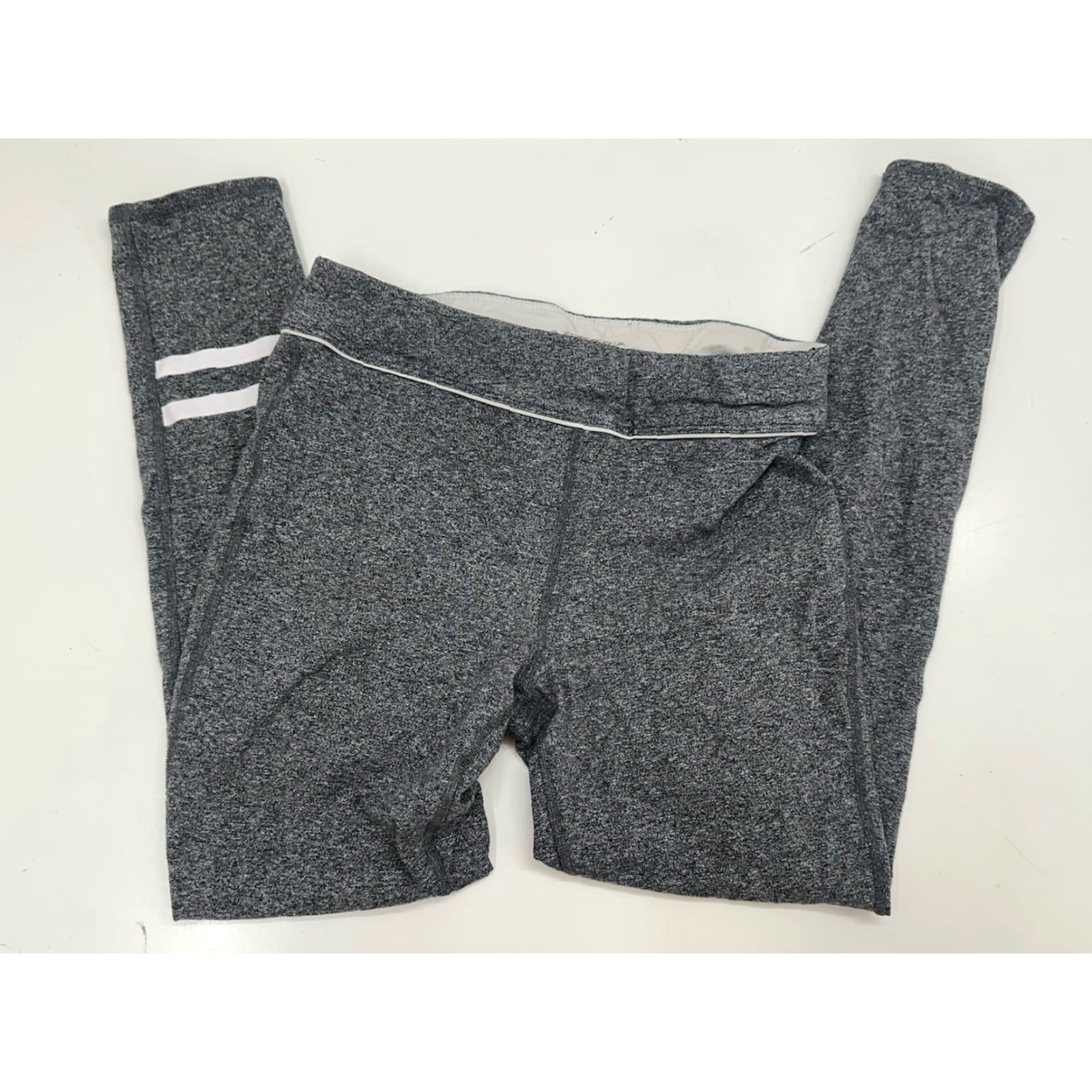 Tommy Hilfiger Tommy Hilfiger Sport Capris Leggings Size Medium Gray Logo Shirt Women Capri Regular Cotton Spandex Breathable Size 32" / US 10 / IT 46 - 2 Thumbnail