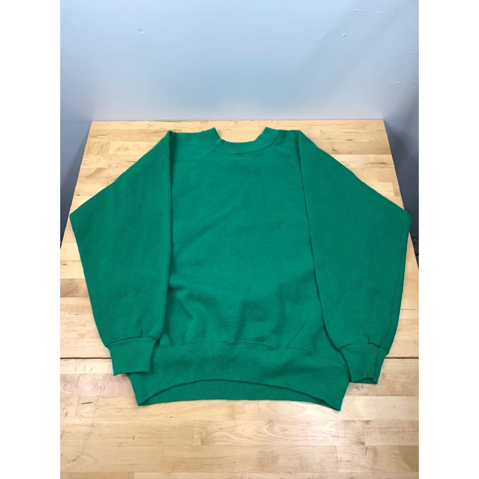 Vintage VINTAGE Ultra Sweats 80s Christmas Sweatshirt Green L It's A Wrap USA #4928 Size US L / EU 52-54 / 3 - 3 Thumbnail