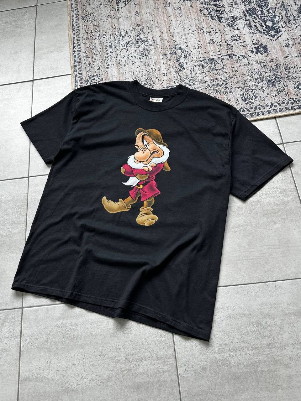 Disney × Vintage Vintage Grumpy Snow White Seven Dwarfs Disney T-Shirt Size US L / EU 52-54 / 3 - 1 Thumbnail
