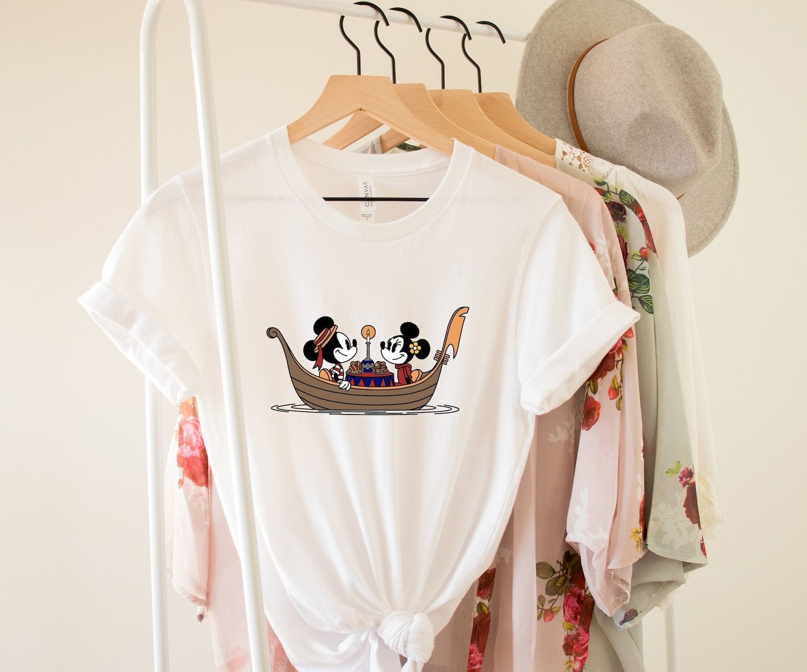 Designer × The Unbranded Brand Travel Shirt, Holiday Shirt Size XL / US 12-14 / IT 48-50 - 1 Thumbnail
