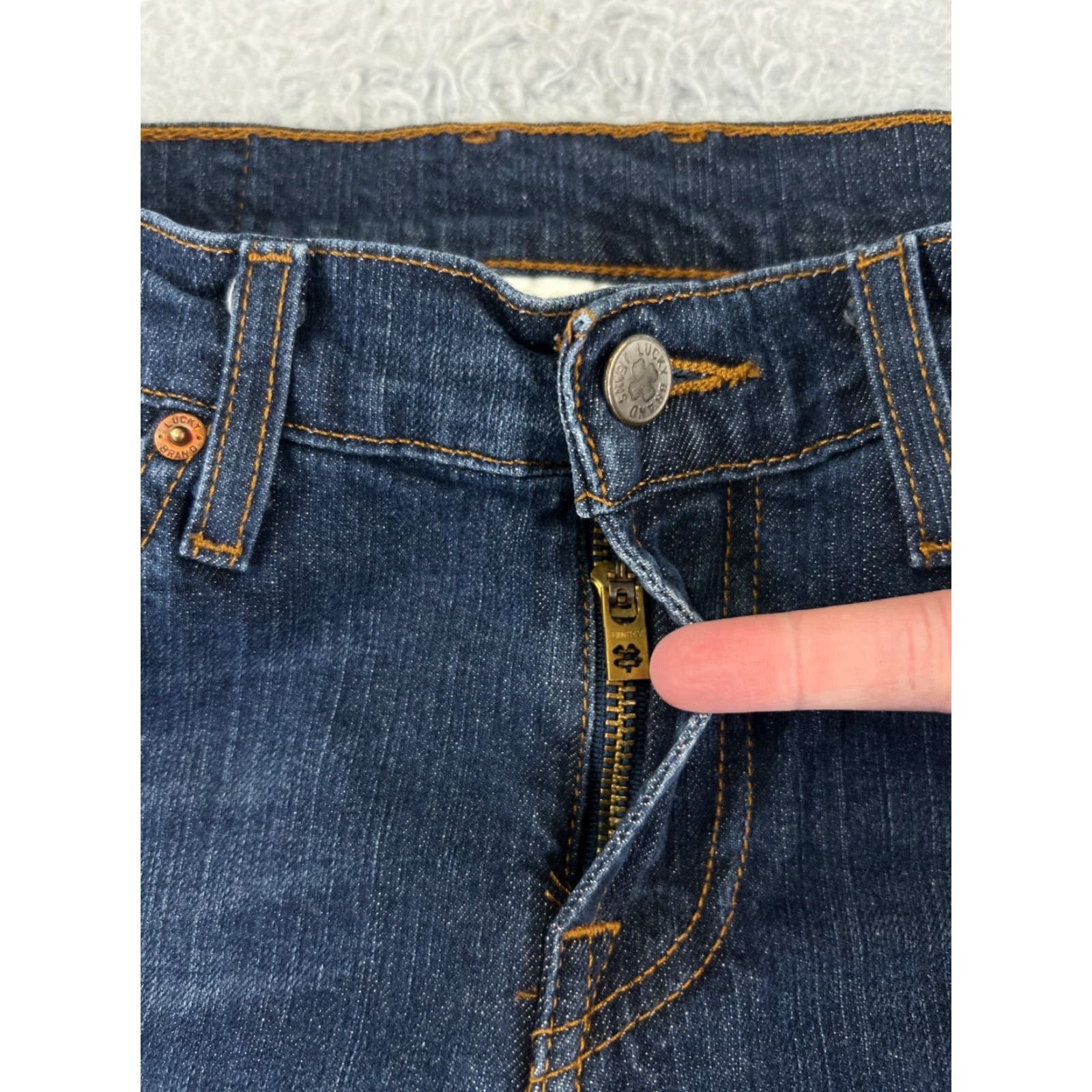 Lucky Brand VINTAGE Lucky Brand Pants Women 8 Blue Denim Jean Low Rise Flare Dark Wash 28x30 Womens Size 30" / US 8 / IT 44 - 5 Thumbnail