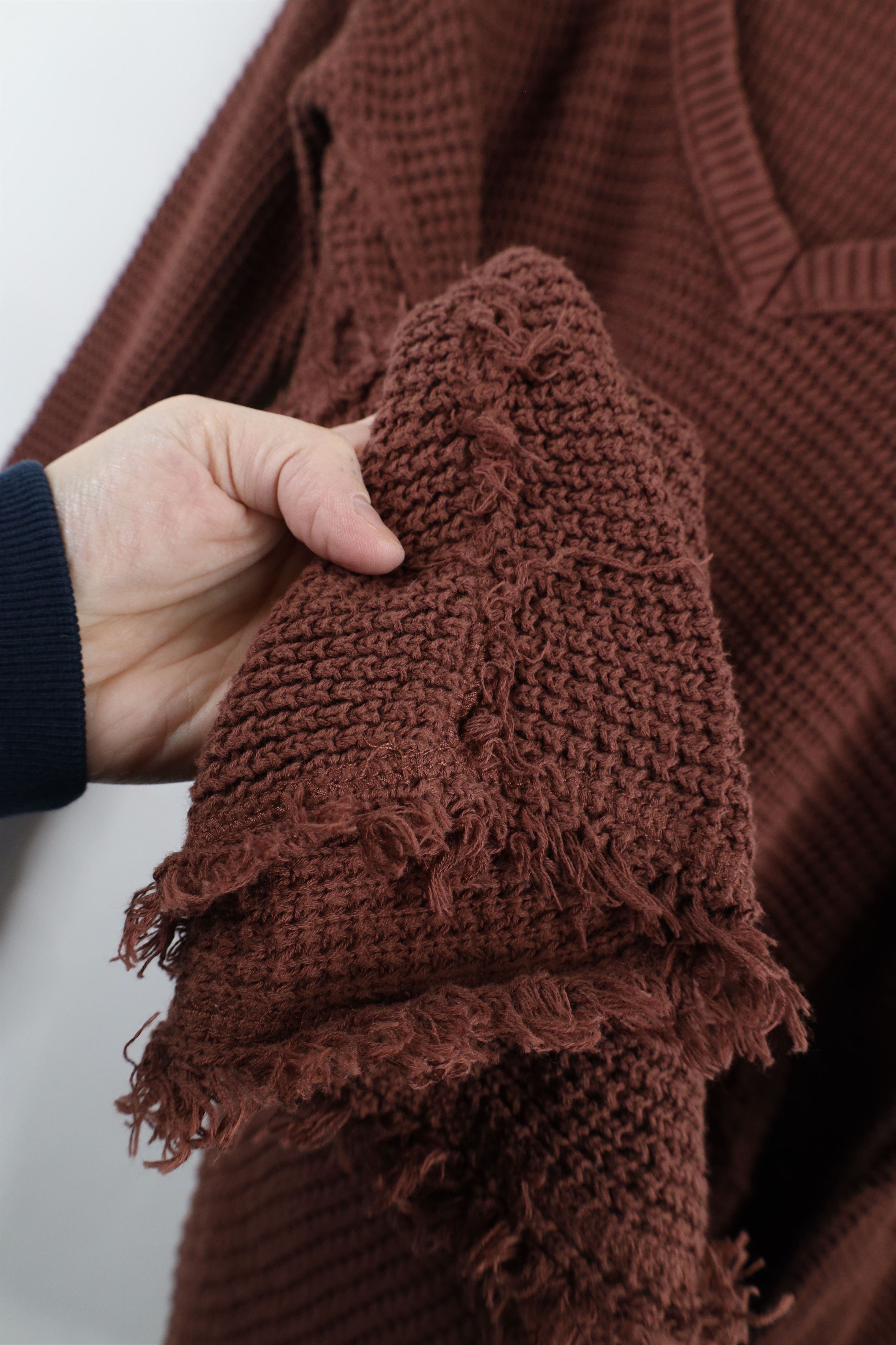 Free People × Vintage Free People Fringed Cold Shoulder Thermal Knit Sweater Brown Size L / US 10 / IT 46 - 8 Thumbnail