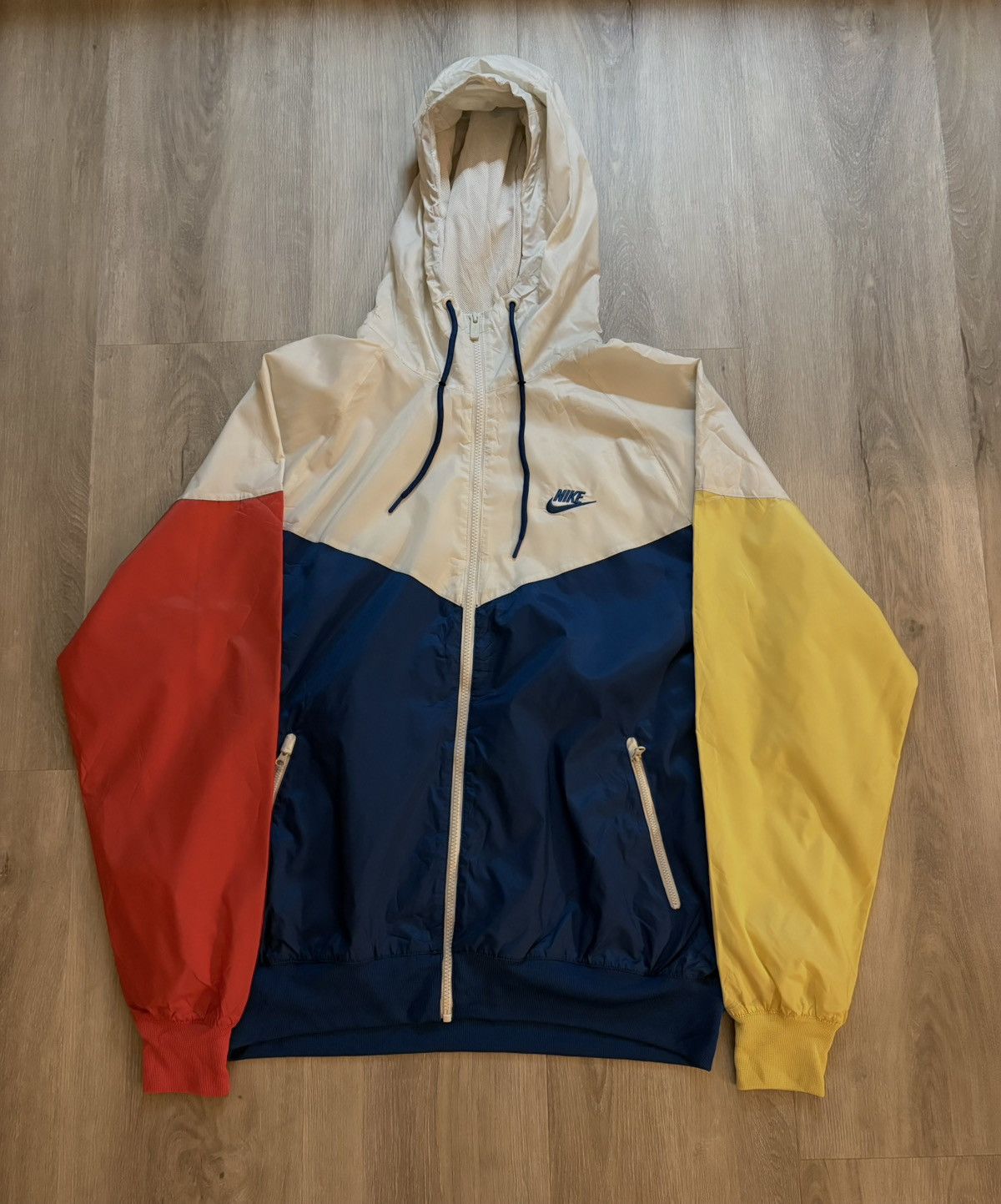 Nike Nike Windbreaker Jacket - Size L Size US L / EU 52-54 / 3 - 1 Thumbnail