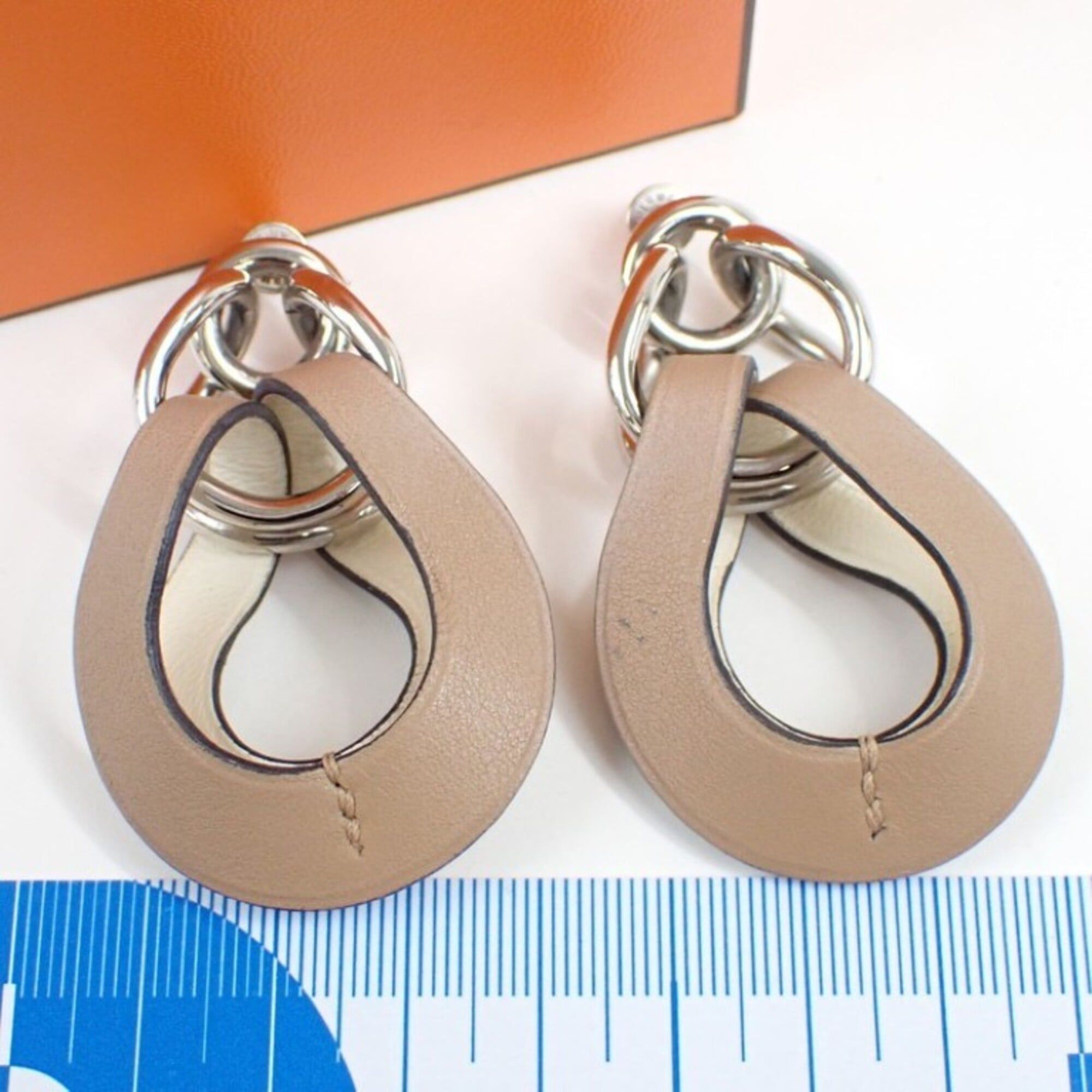 Hermes Hermes Earrings Villevolte Chai x Nata Metal Veau Swift Women's Size ONE SIZE - 1 Thumbnail