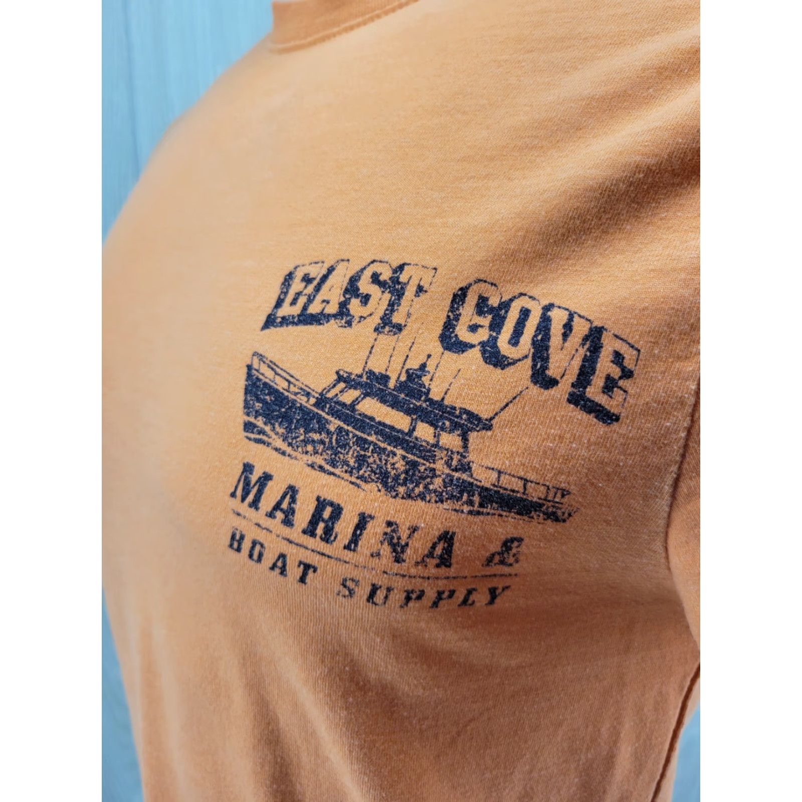Izod IZOD Saltwater Shirt Mens S Orange Short Sleeve Marlin East Cove Marina Shirt Men Short Sleeve Crew Neck Logo 90s Beach Fish Catch The Wave Size US S / EU 44-46 / 1 - 3 Thumbnail