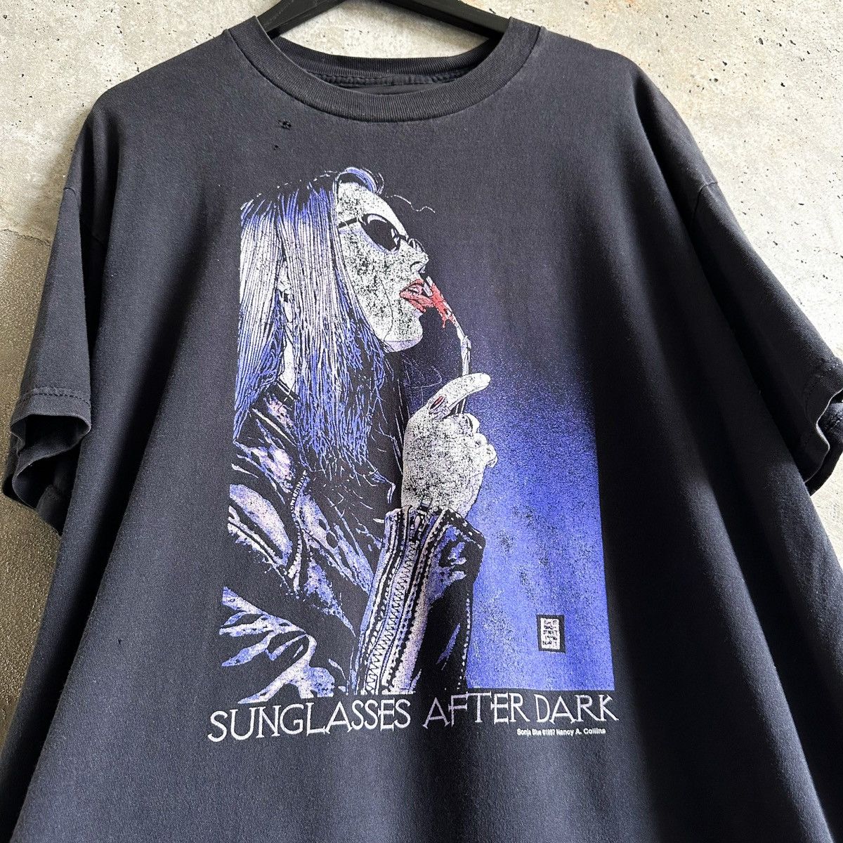 Fashion Victim × Vintage Vintage THRASHED Sunglasses After Dark Comic T-Shirt Size US XL / EU 56 / 4 - 3 Thumbnail