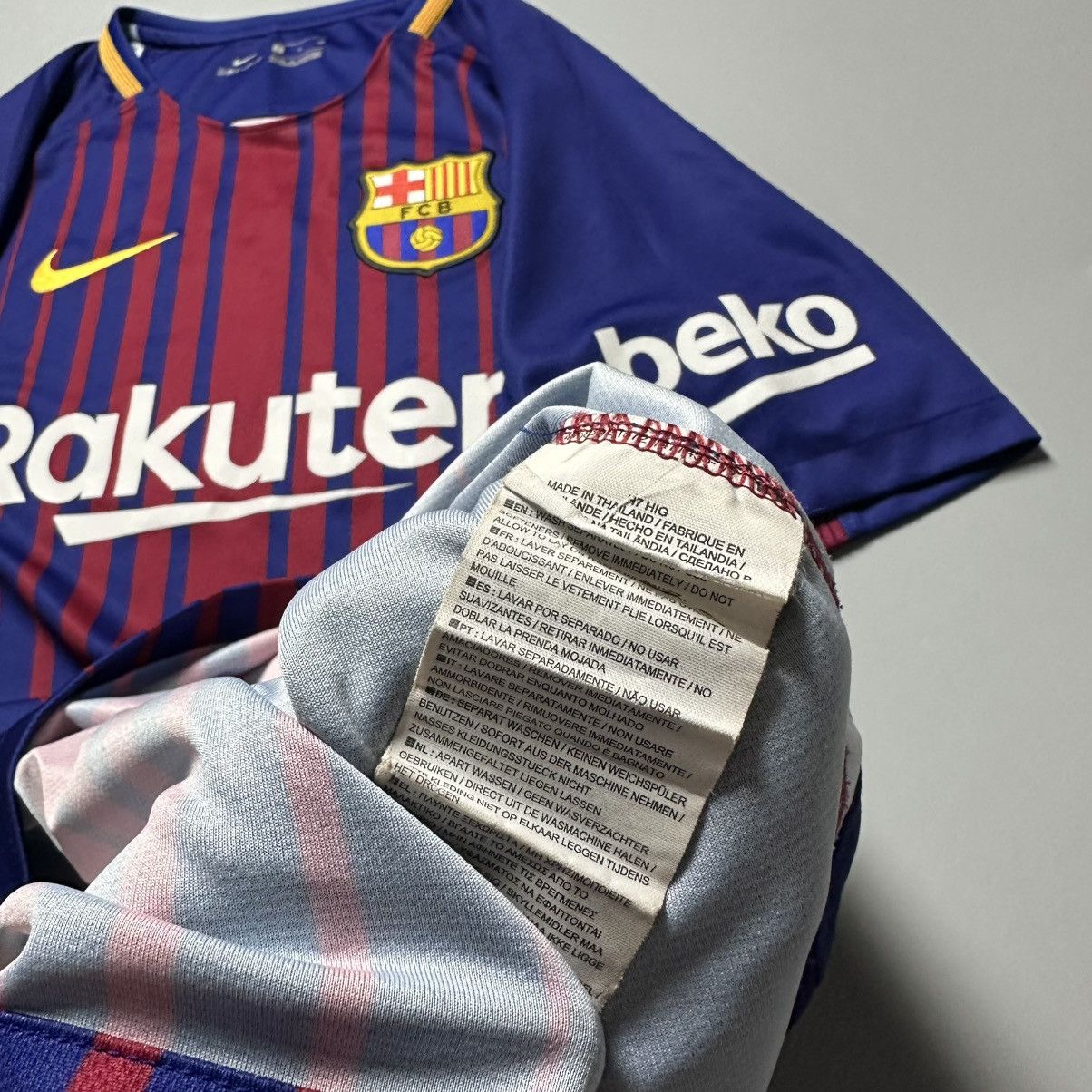 Nike BARCELONA NIKE 2017/2018 FOOTBALL HOME JERSEY #10 MESSI Size US S / EU 44-46 / 1 - 10 Thumbnail