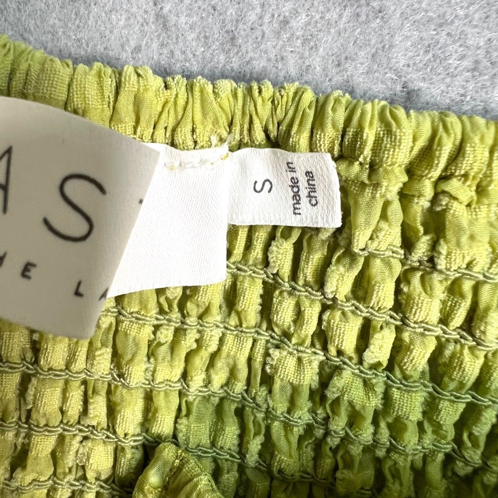 ASTR The Label VINTAGE ASTR The Label Womens S Green Puff Sleeve Smocked Crop Top Shirt Size S / US 4 / IT 40 - 4 Thumbnail