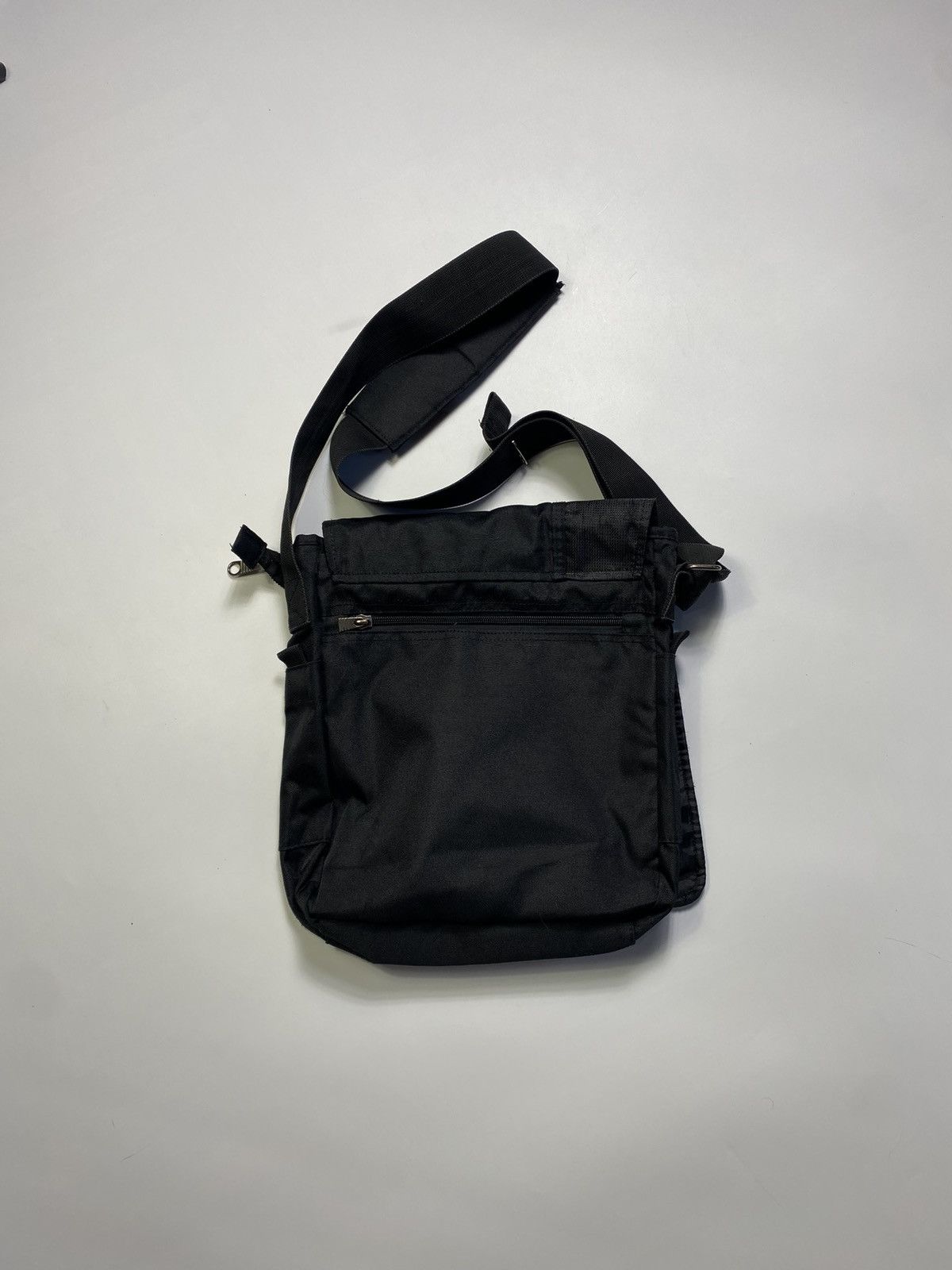 Band Tees Vintage Y2k Korn Shoulder-bag Hype Oakley style Size ONE SIZE - 12 Thumbnail