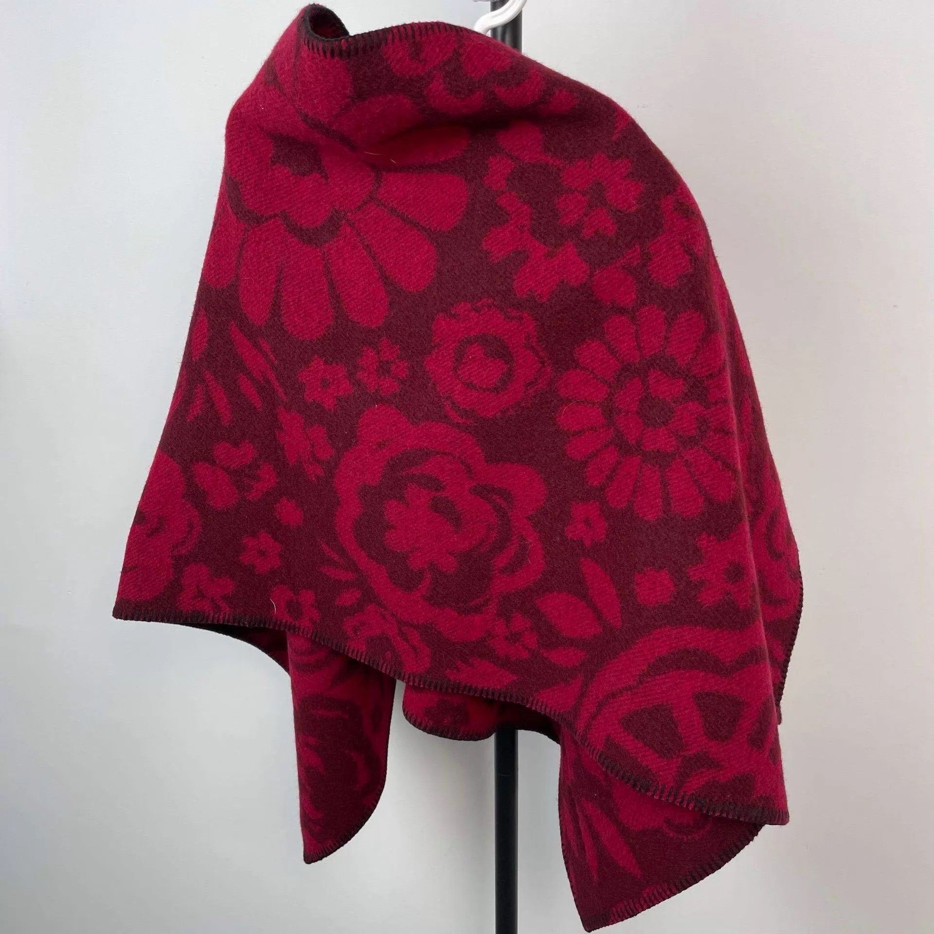 Burberry Burberry floral scarf shawl wrap Size ONE SIZE - 7 Thumbnail