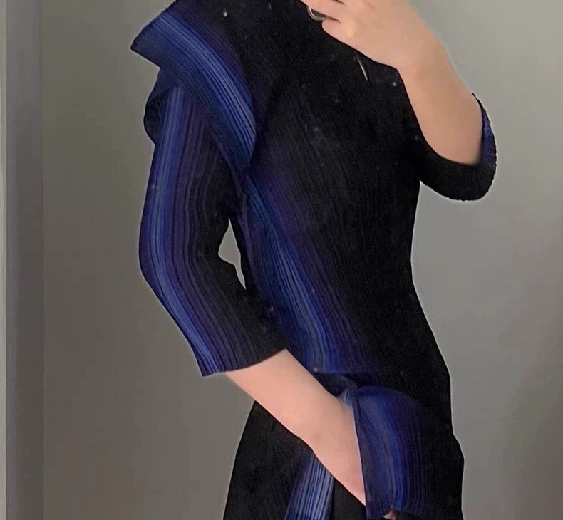 Issey Miyake Issey Miyake Aurora blue gradient pleated top Size M / US 6-8 / IT 42-44 - 1 Thumbnail