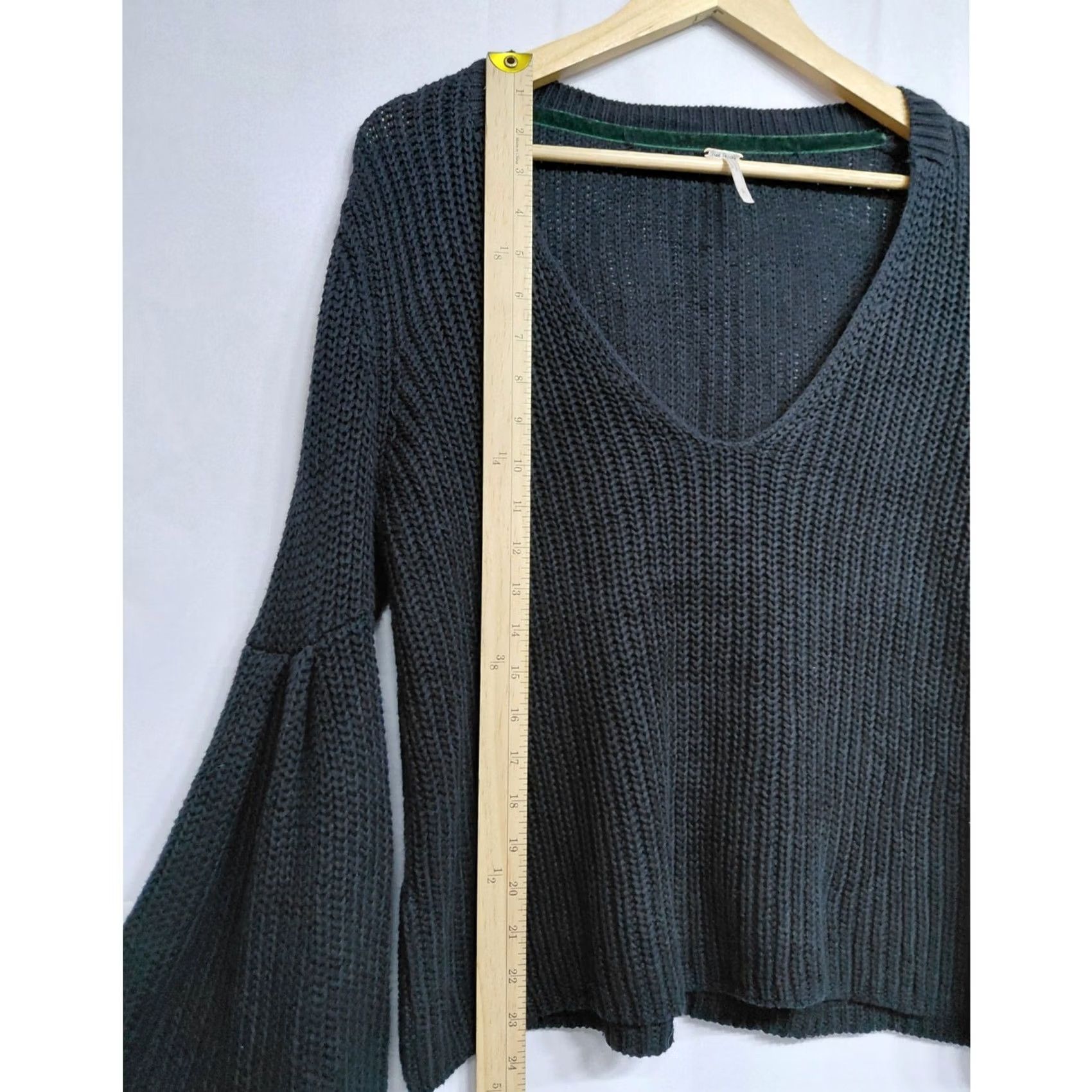 Free People VINTAGE Free People Black Knit Sweater Bell Sleeves Flare Sleeve Boho Style Size S Tall Women's Pullover Knit V-Neck Casual Festival Size S / US 4 / IT 40 - 7 Thumbnail