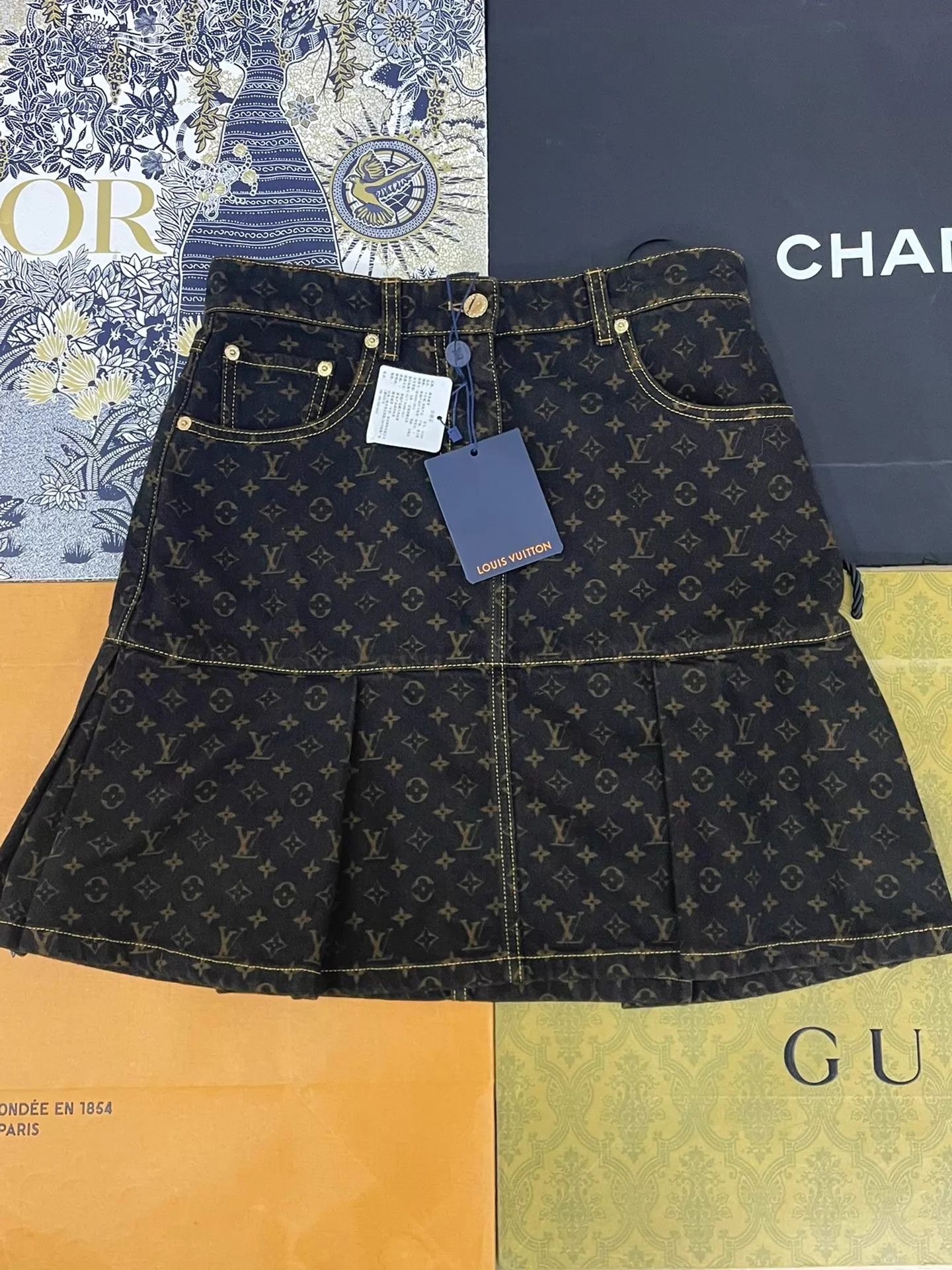Louis Vuitton Louis Vuitton Monogram Skirt Black Gold 36 NWT Size 26" / US 2 / IT 38 - 1 Thumbnail