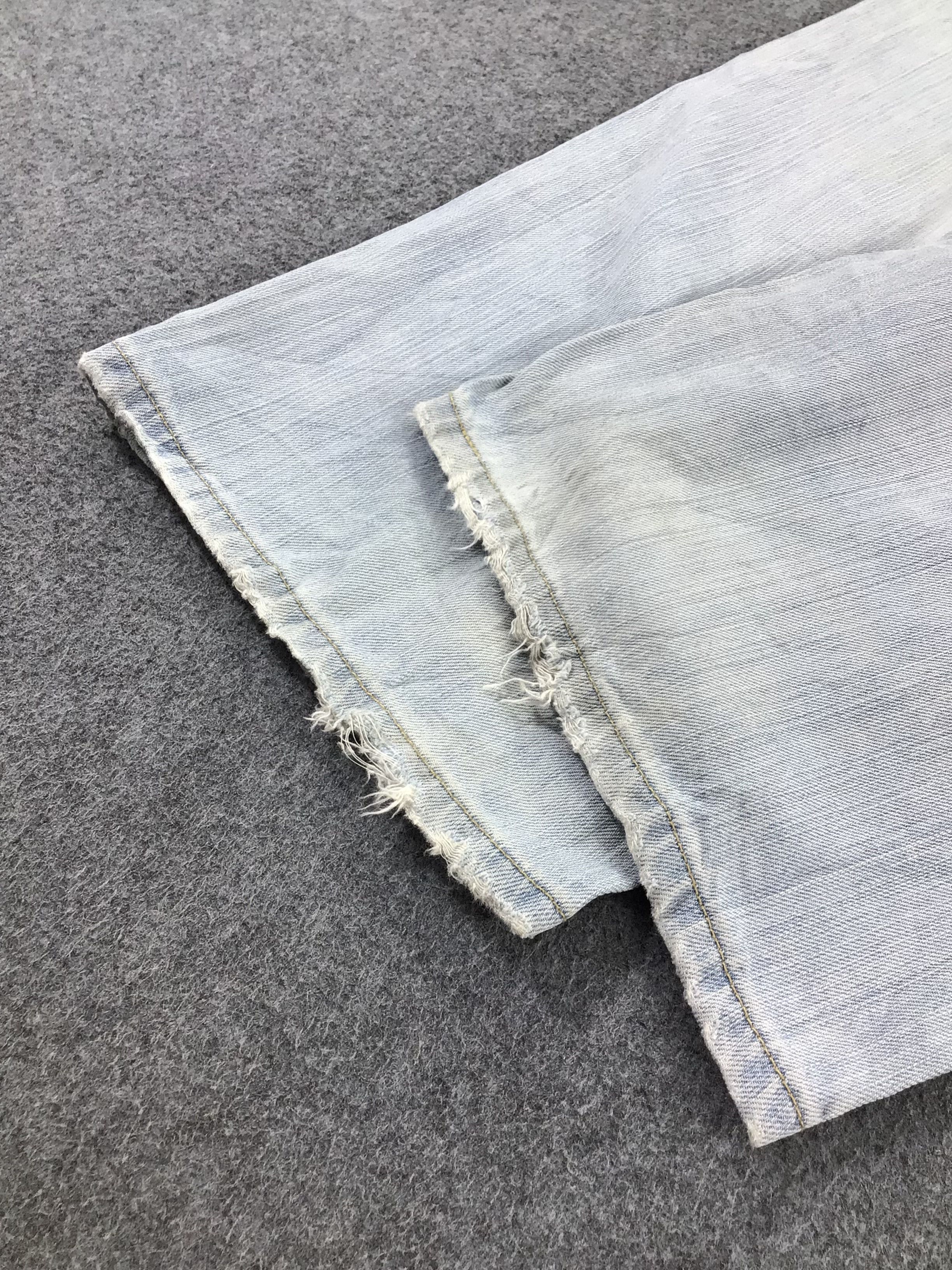Levi's Vintage Levi's 569 Jeans Light Wash Straight Denim KJ233 Size US 37 - 6 Thumbnail